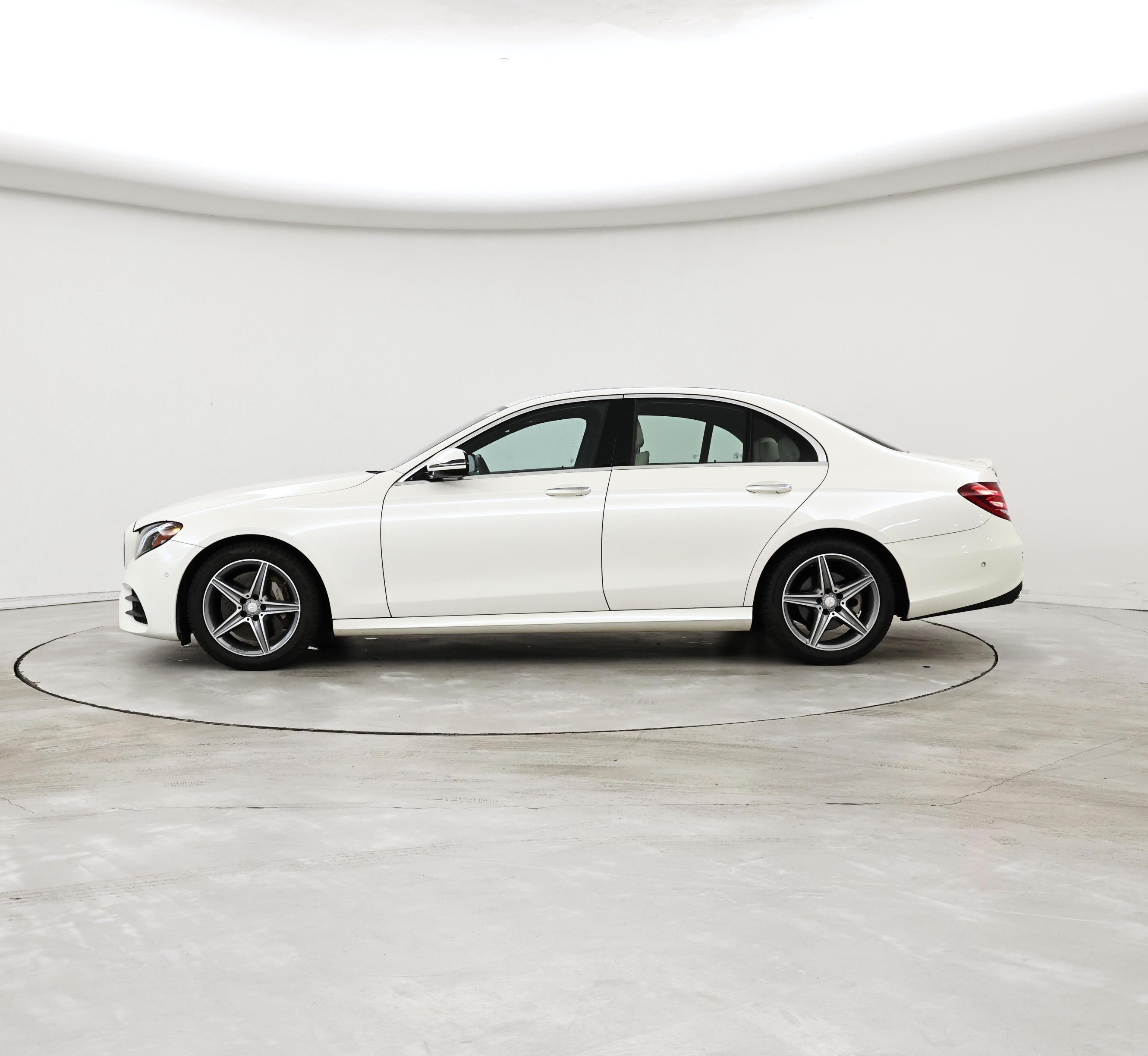Thumbnail: 2017 Mercedes-Benz E-Class - 3