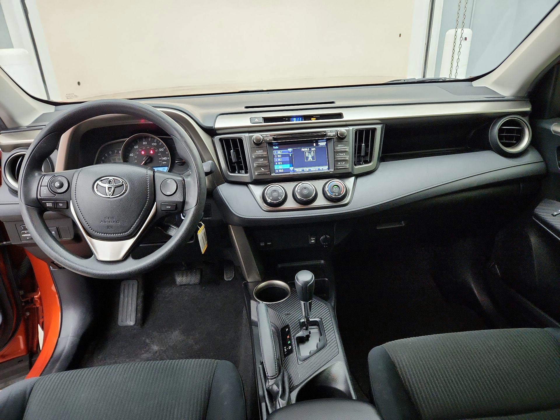 Thumbnail: 2015 Toyota RAV4 - 9