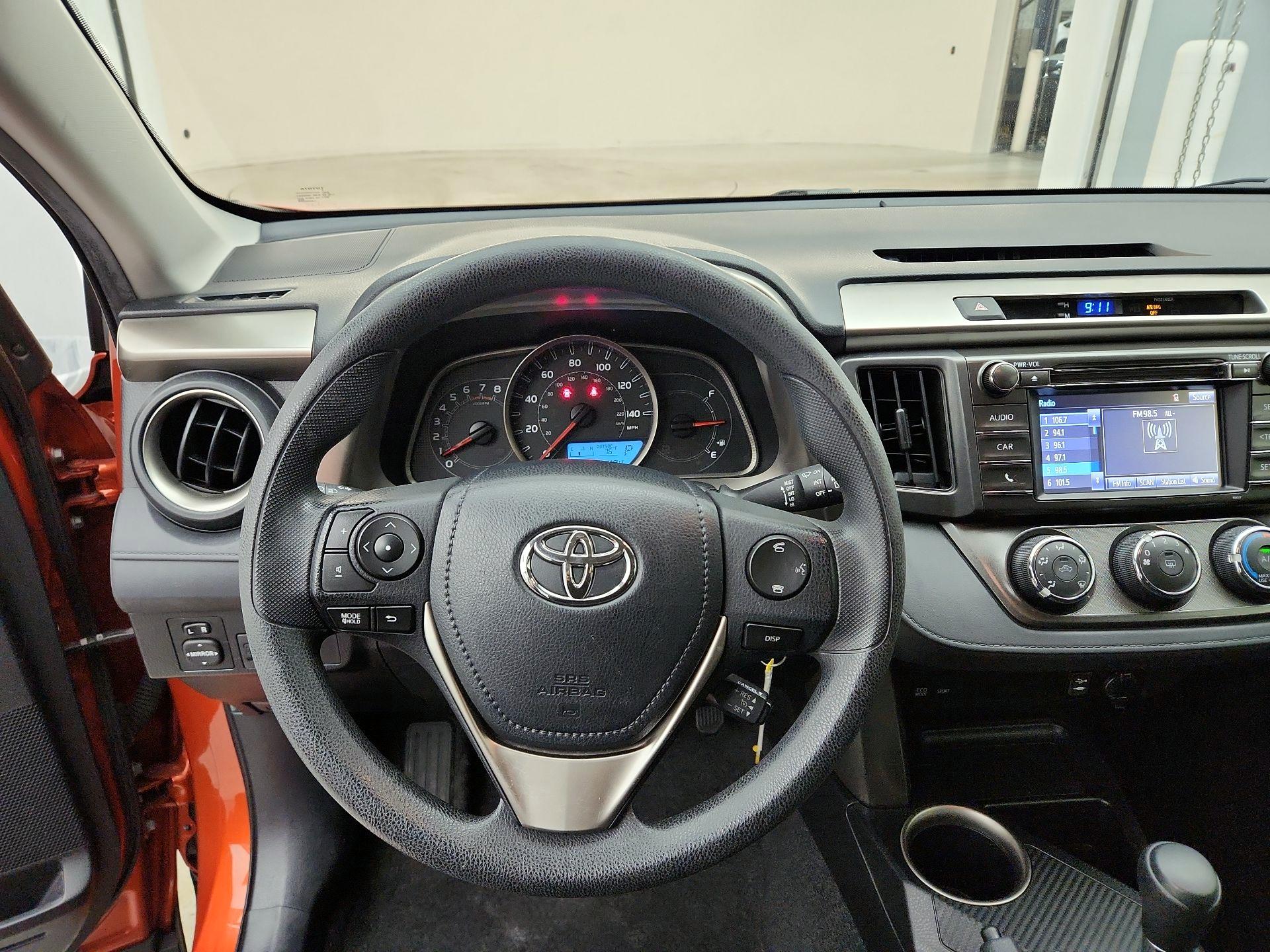 Thumbnail: 2015 Toyota RAV4 - 10