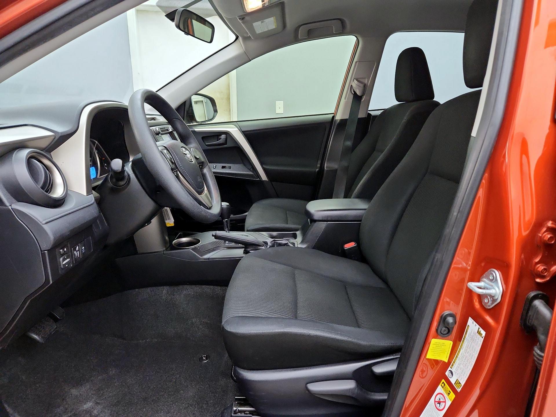 Thumbnail: 2015 Toyota RAV4 - 11