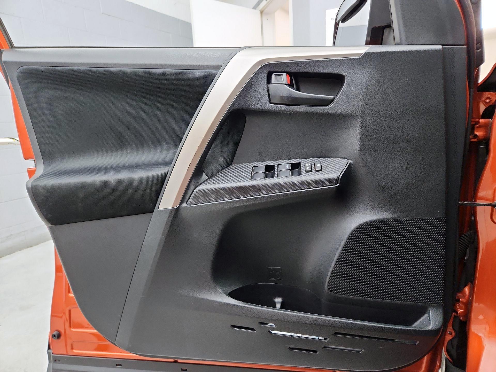 Thumbnail: 2015 Toyota RAV4 - 12