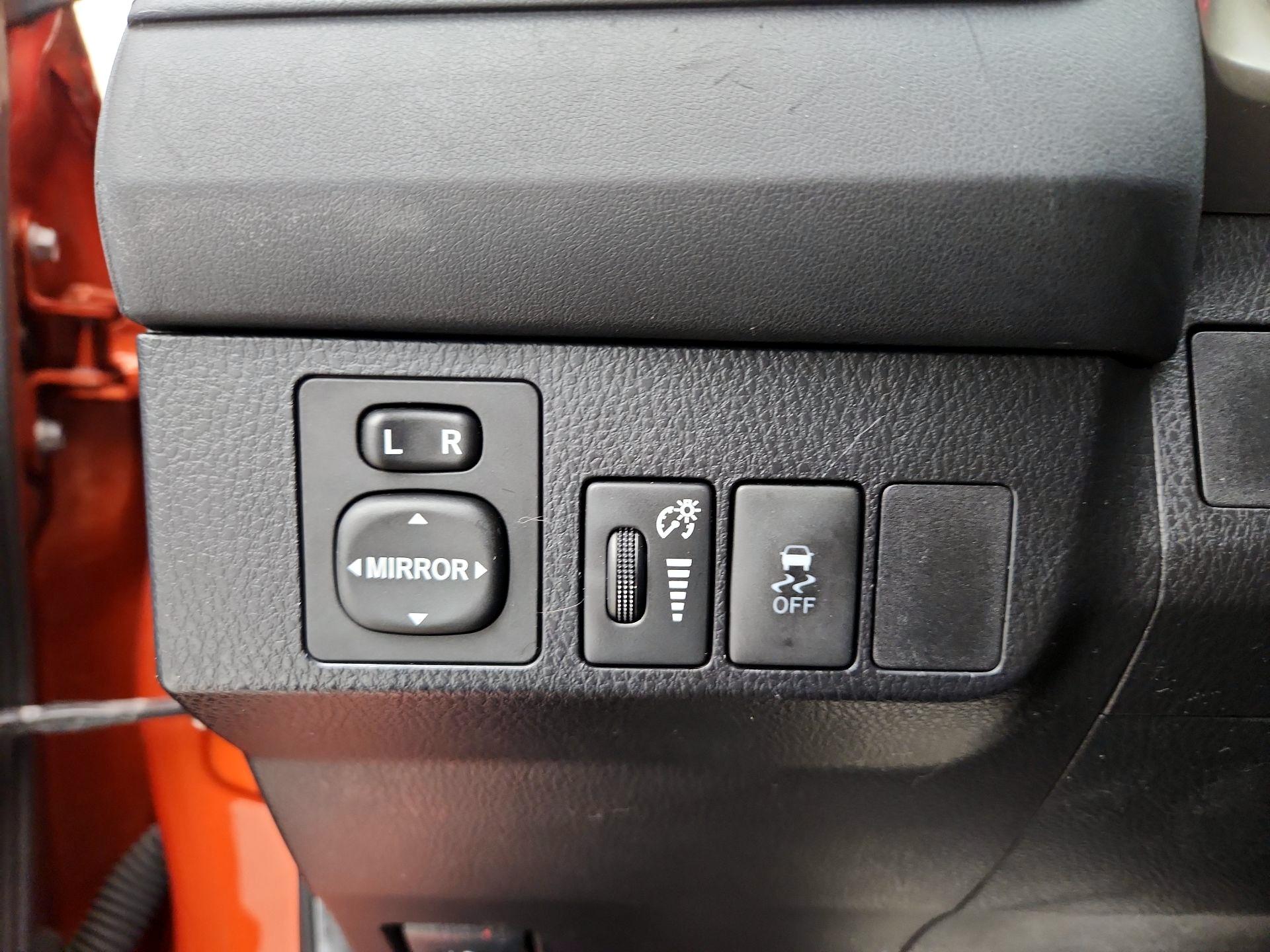 Thumbnail: 2015 Toyota RAV4 - 13