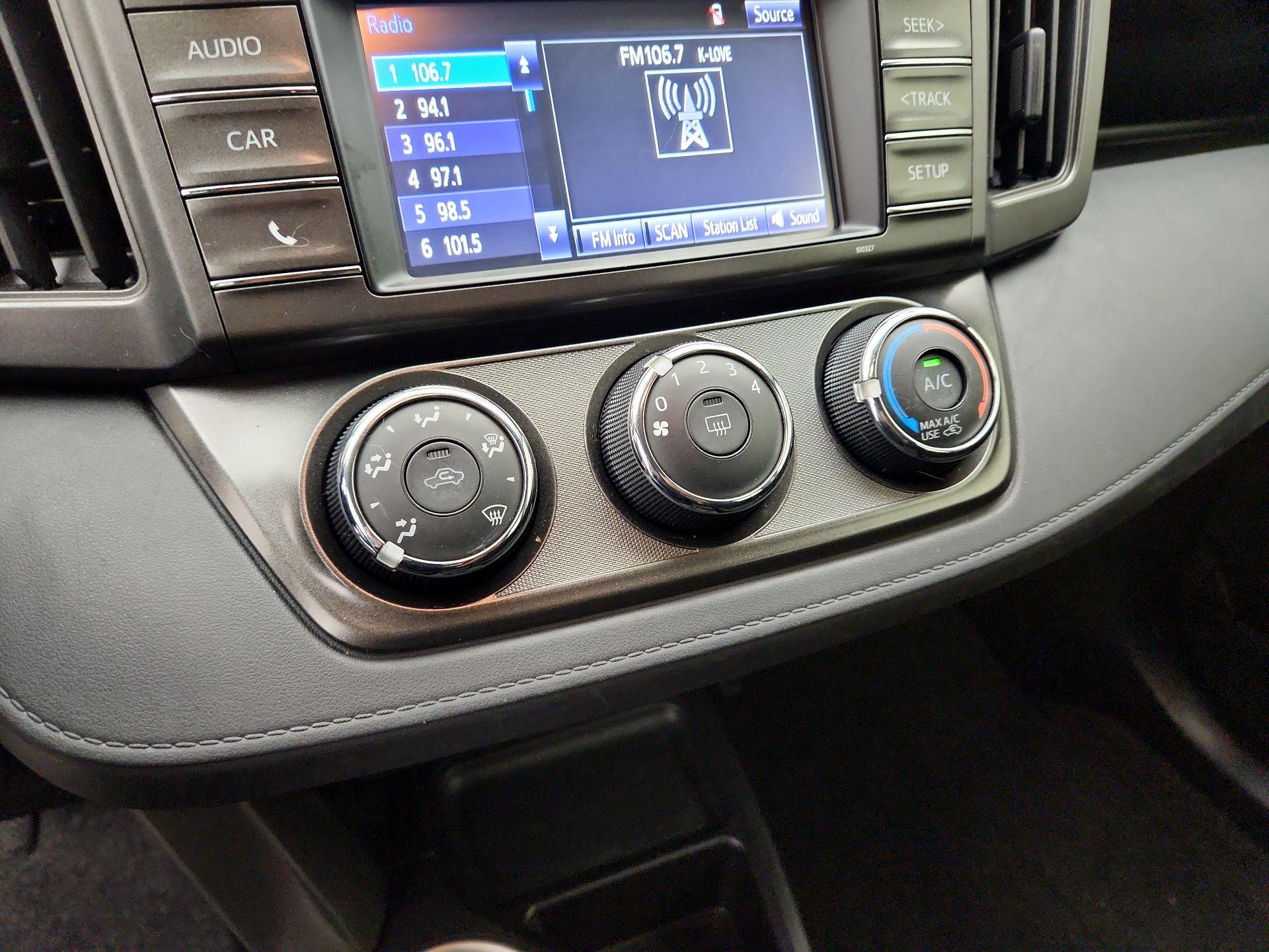 Thumbnail: 2015 Toyota RAV4 - 16