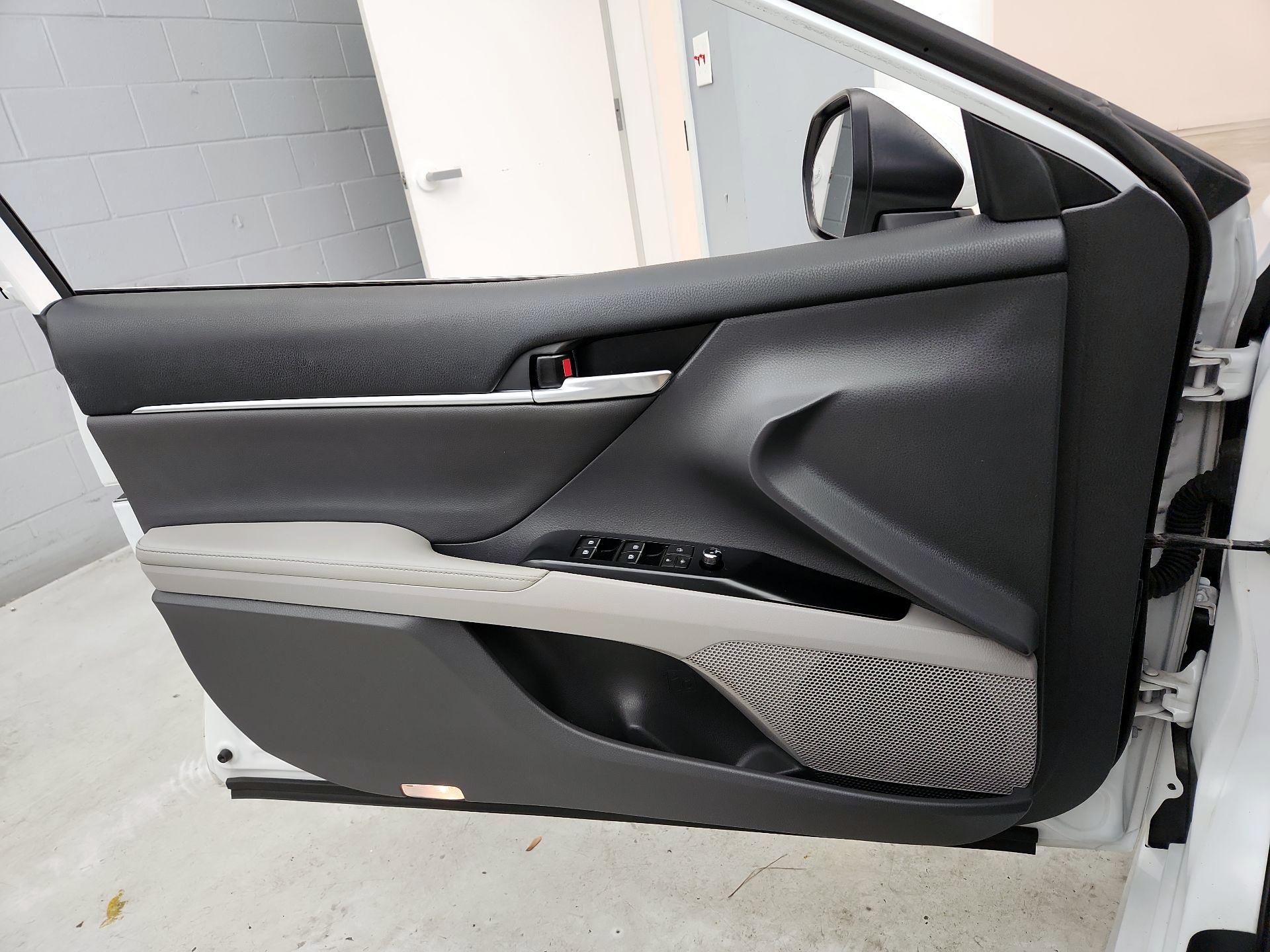 Thumbnail: 2019 Toyota Camry - 12