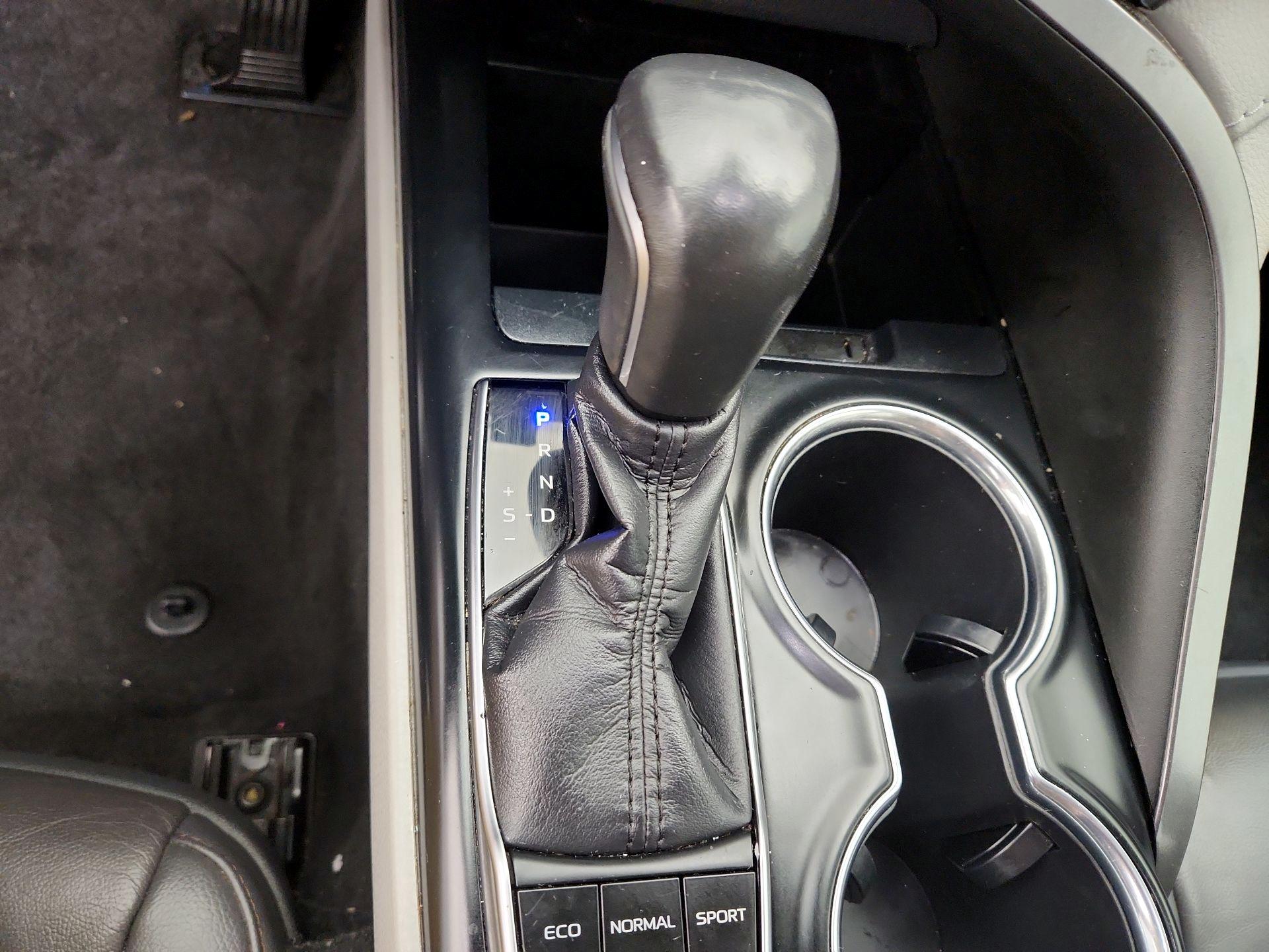 Thumbnail: 2019 Toyota Camry - 18