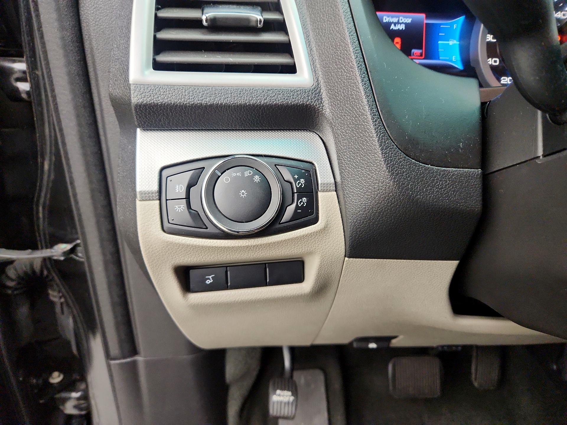 Thumbnail: 2014 Ford Explorer - 13
