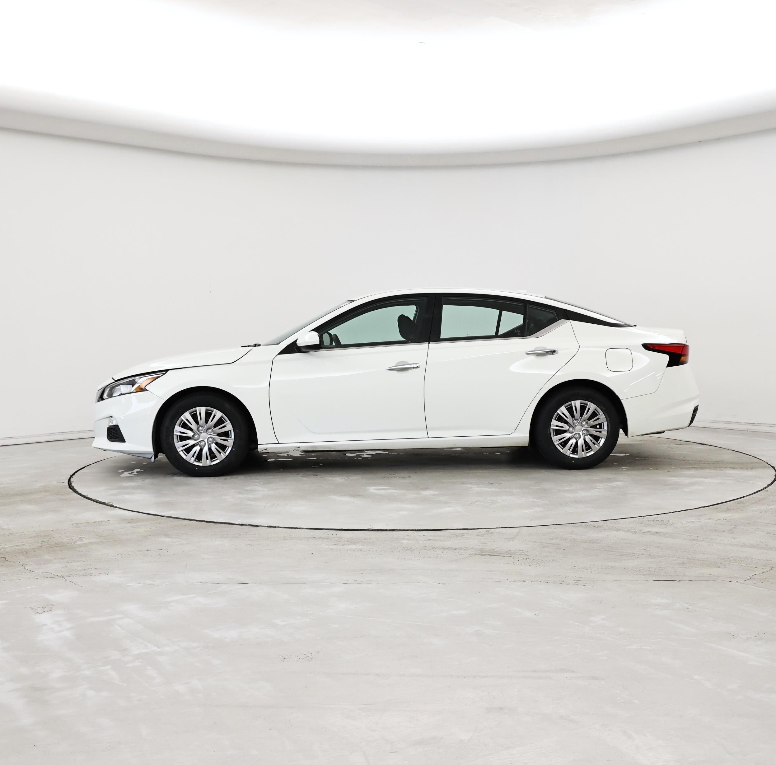 Thumbnail: 2020 Nissan Altima - 3