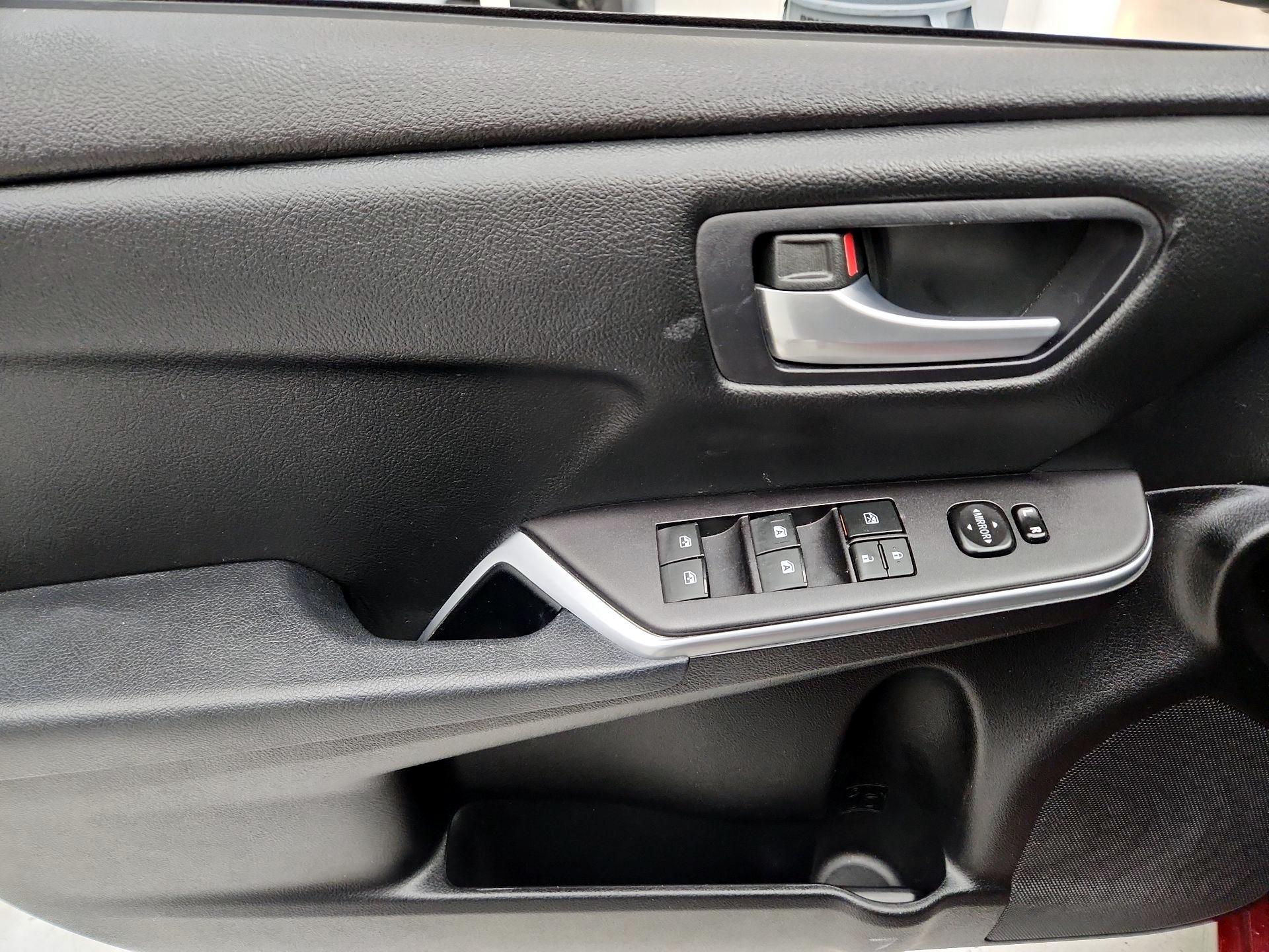 Thumbnail: 2016 Toyota Camry - 12