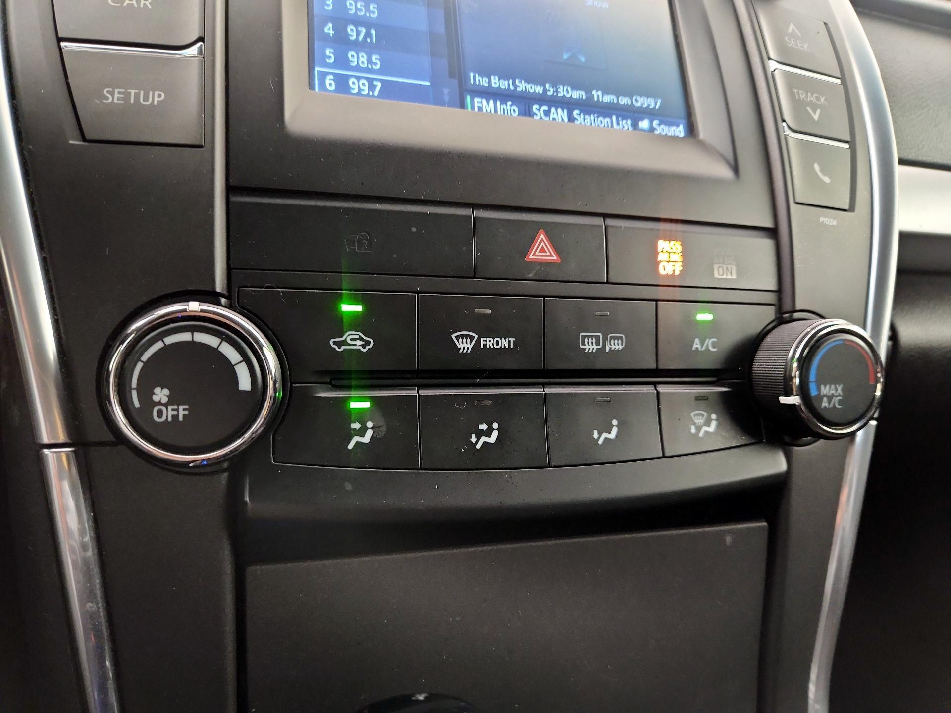 Thumbnail: 2016 Toyota Camry - 16