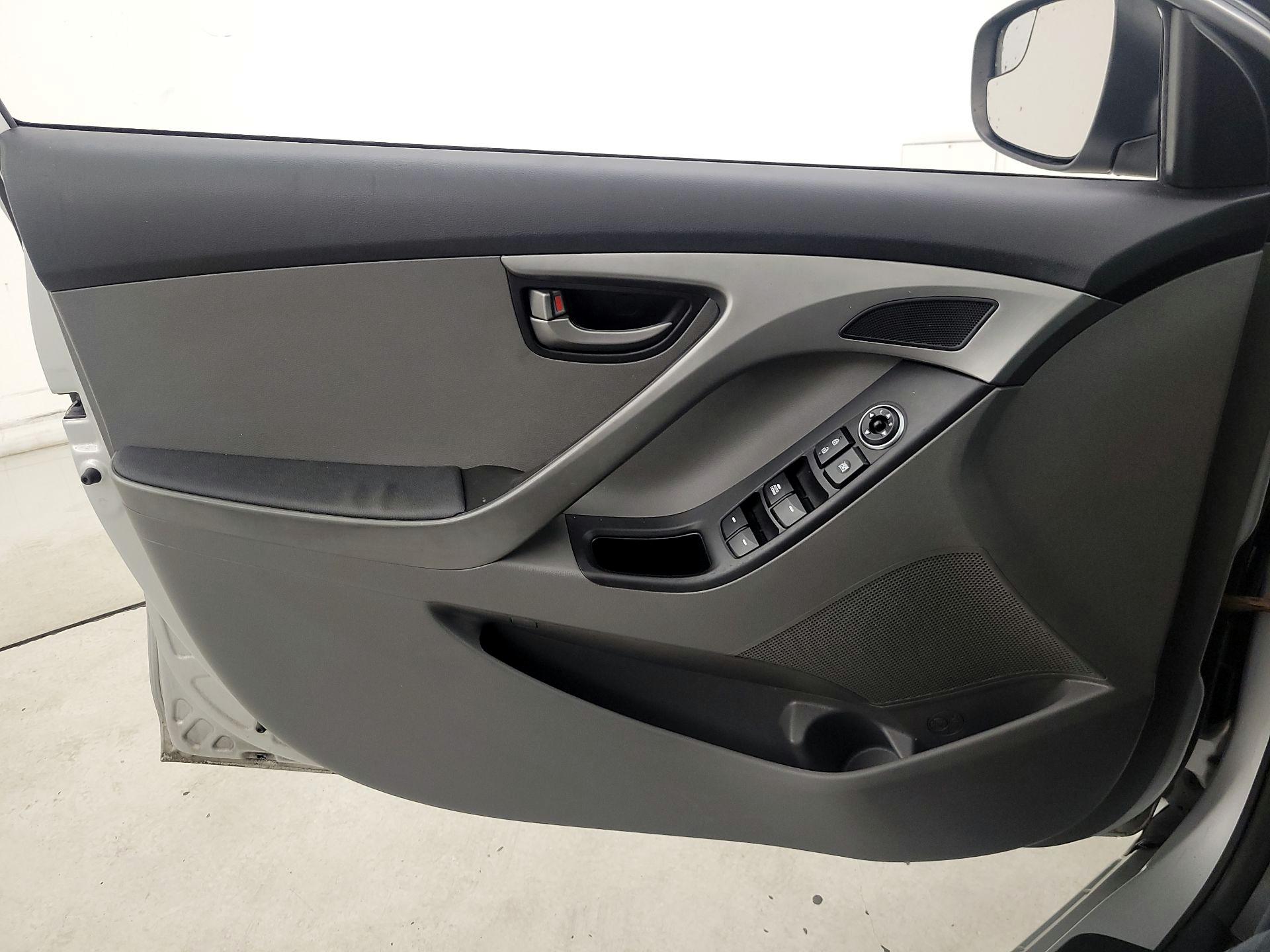 Thumbnail: 2015 Hyundai Elantra - 12