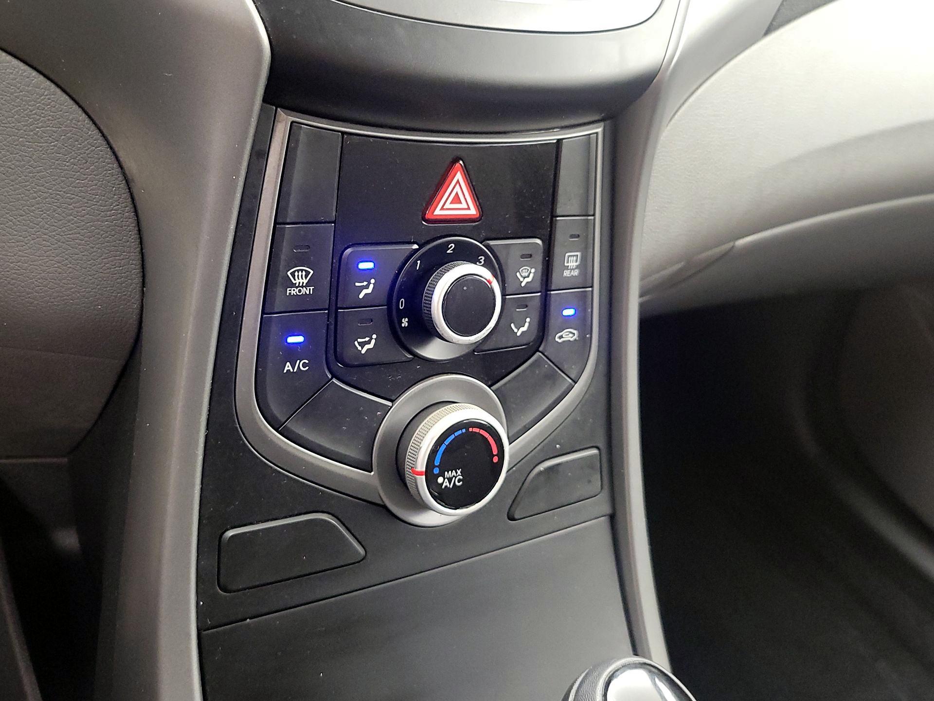 Thumbnail: 2015 Hyundai Elantra - 15