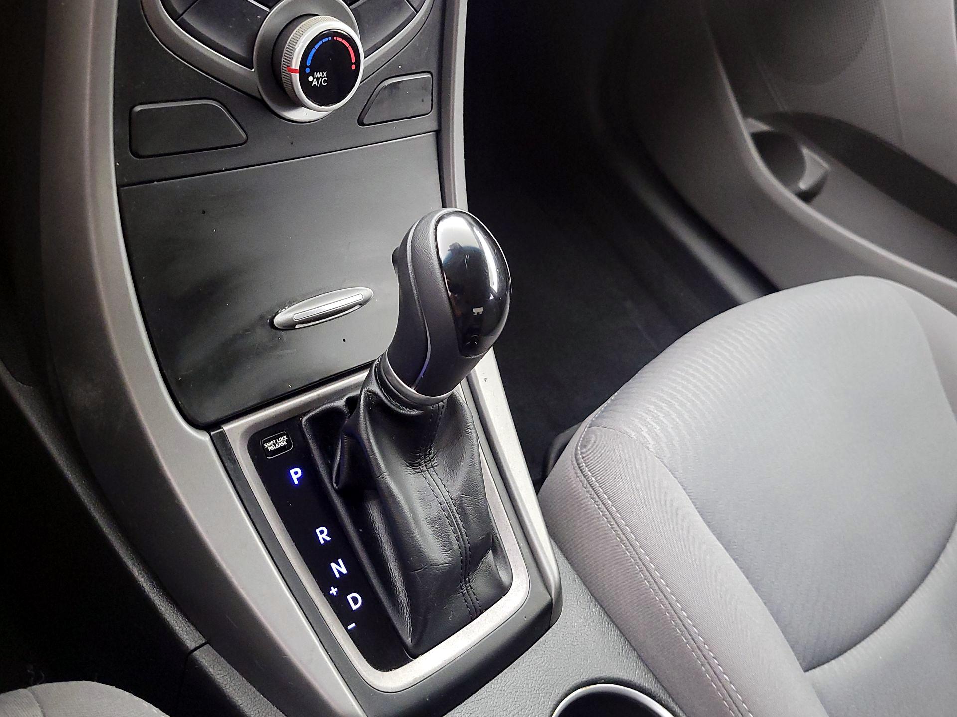 Thumbnail: 2015 Hyundai Elantra - 16