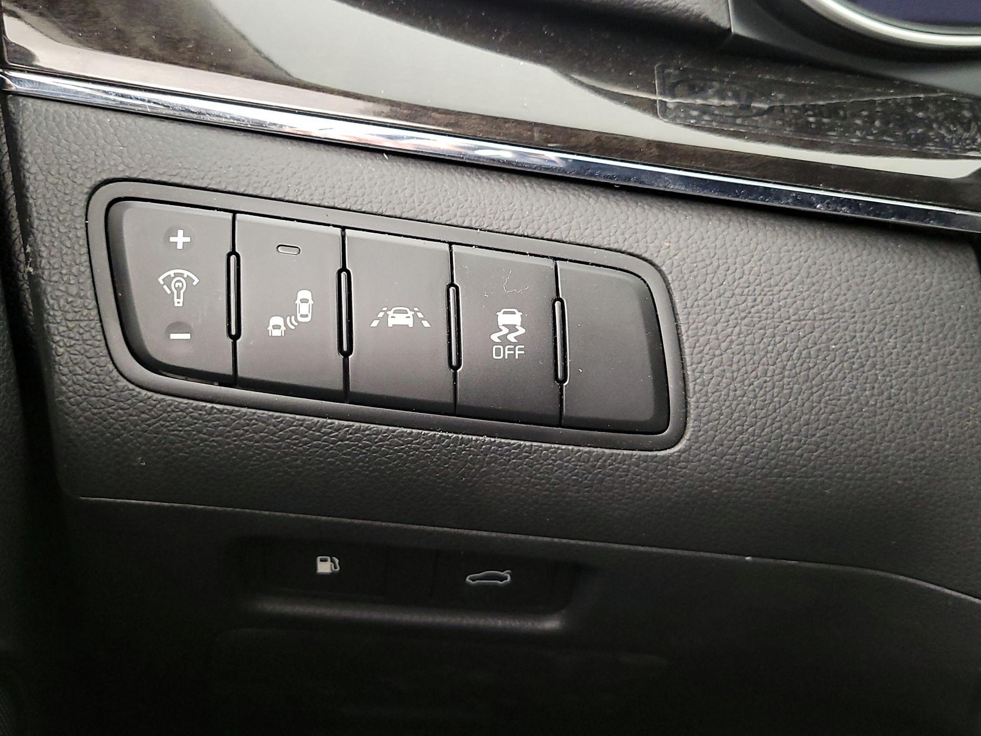 Thumbnail: 2015 Kia Cadenza - 13