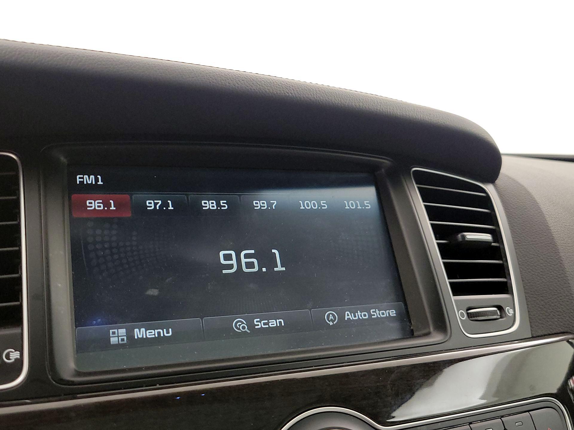 Thumbnail: 2015 Kia Cadenza - 16