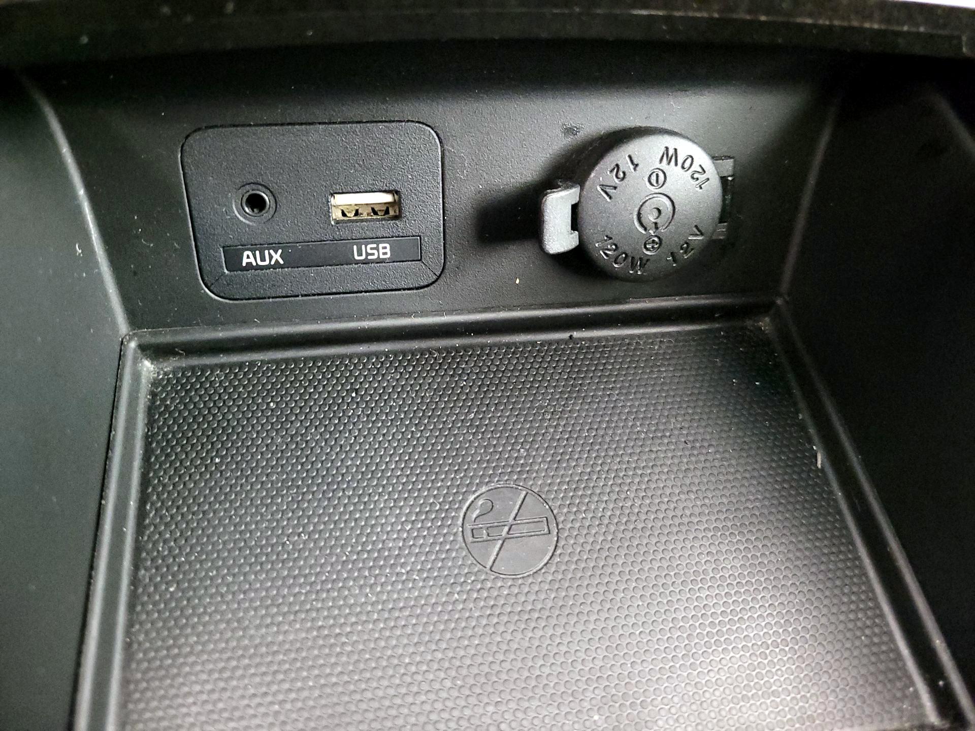 Thumbnail: 2015 Kia Cadenza - 19