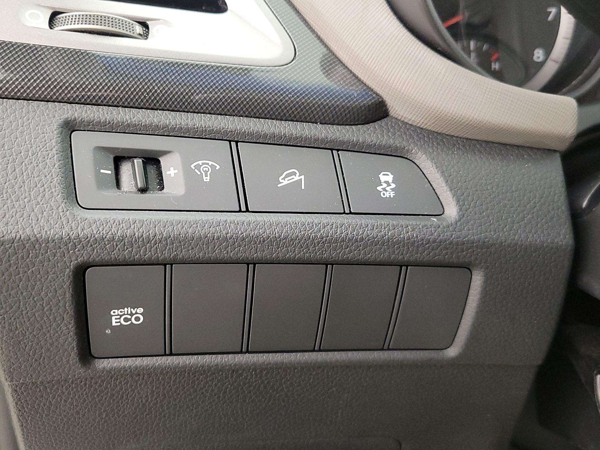 Thumbnail: 2015 Hyundai Santa Fe - 13