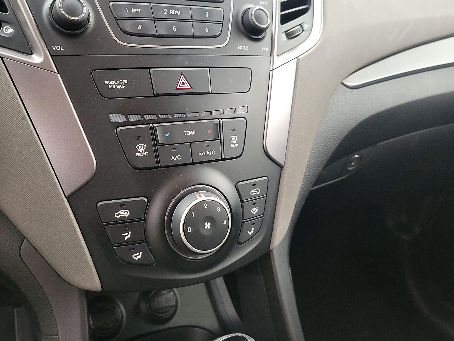 Thumbnail: 2015 Hyundai Santa Fe - 15