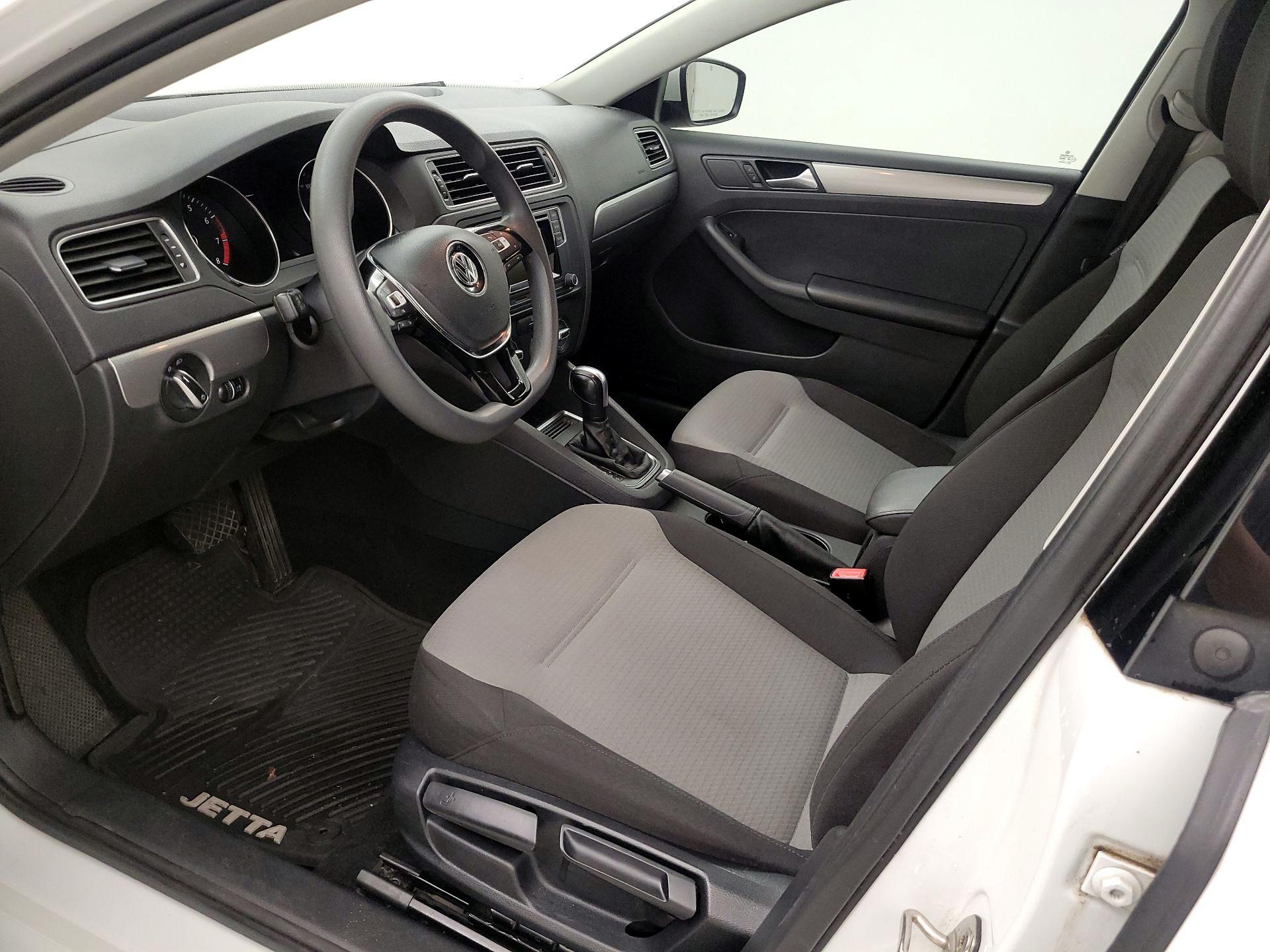 Thumbnail: 2018 Volkswagen Jetta - 11