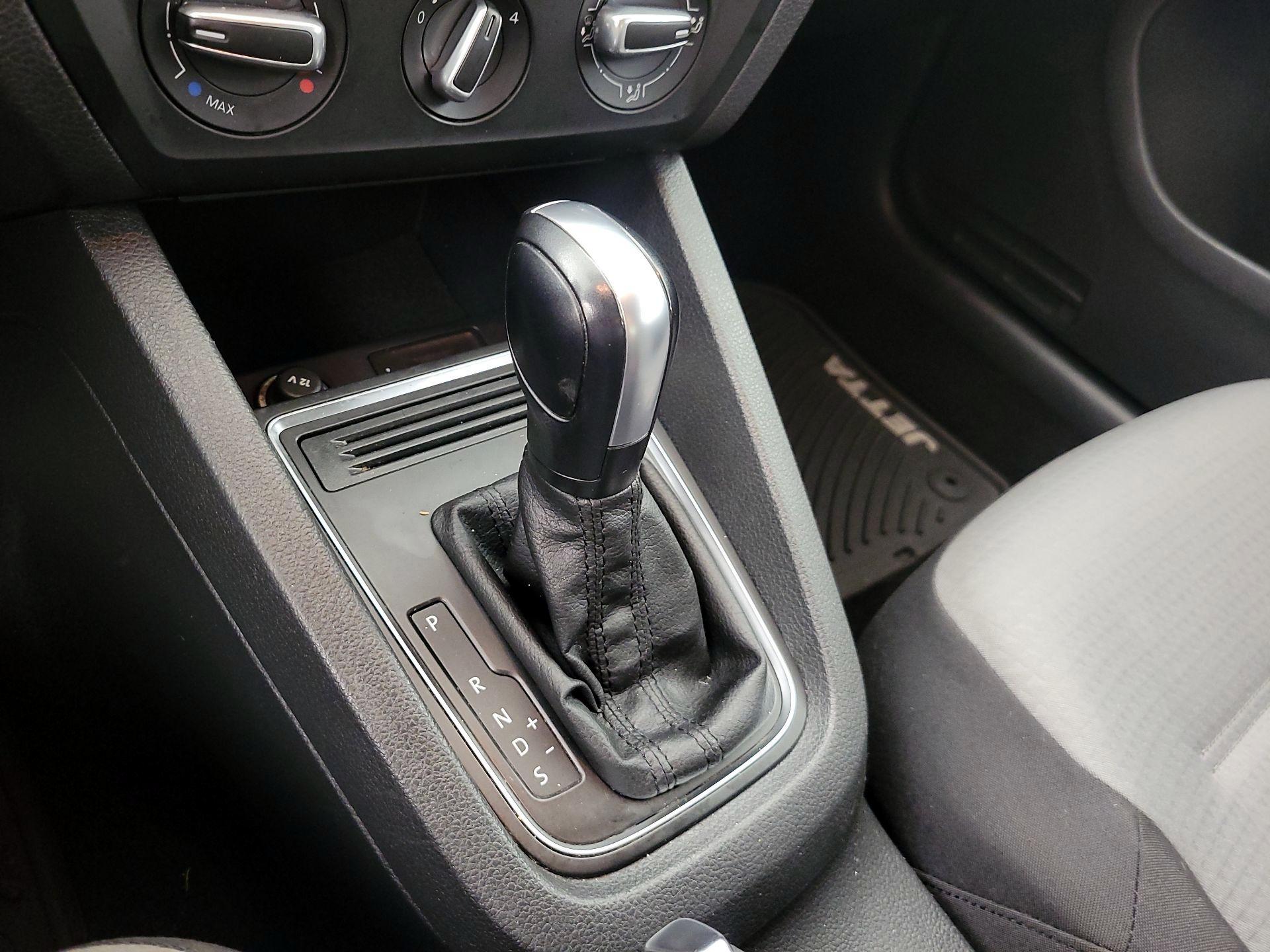 Thumbnail: 2018 Volkswagen Jetta - 17