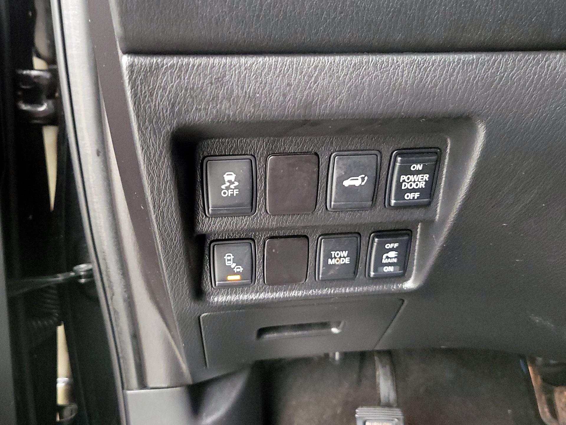 Thumbnail: 2015 Nissan Pathfinder - 13