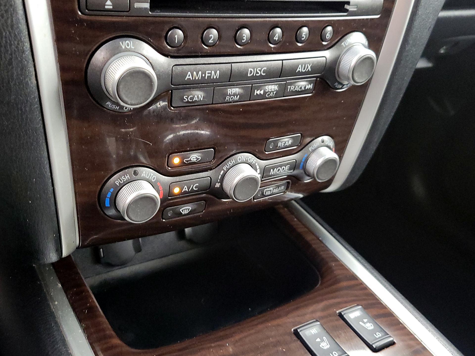 Thumbnail: 2015 Nissan Pathfinder - 16