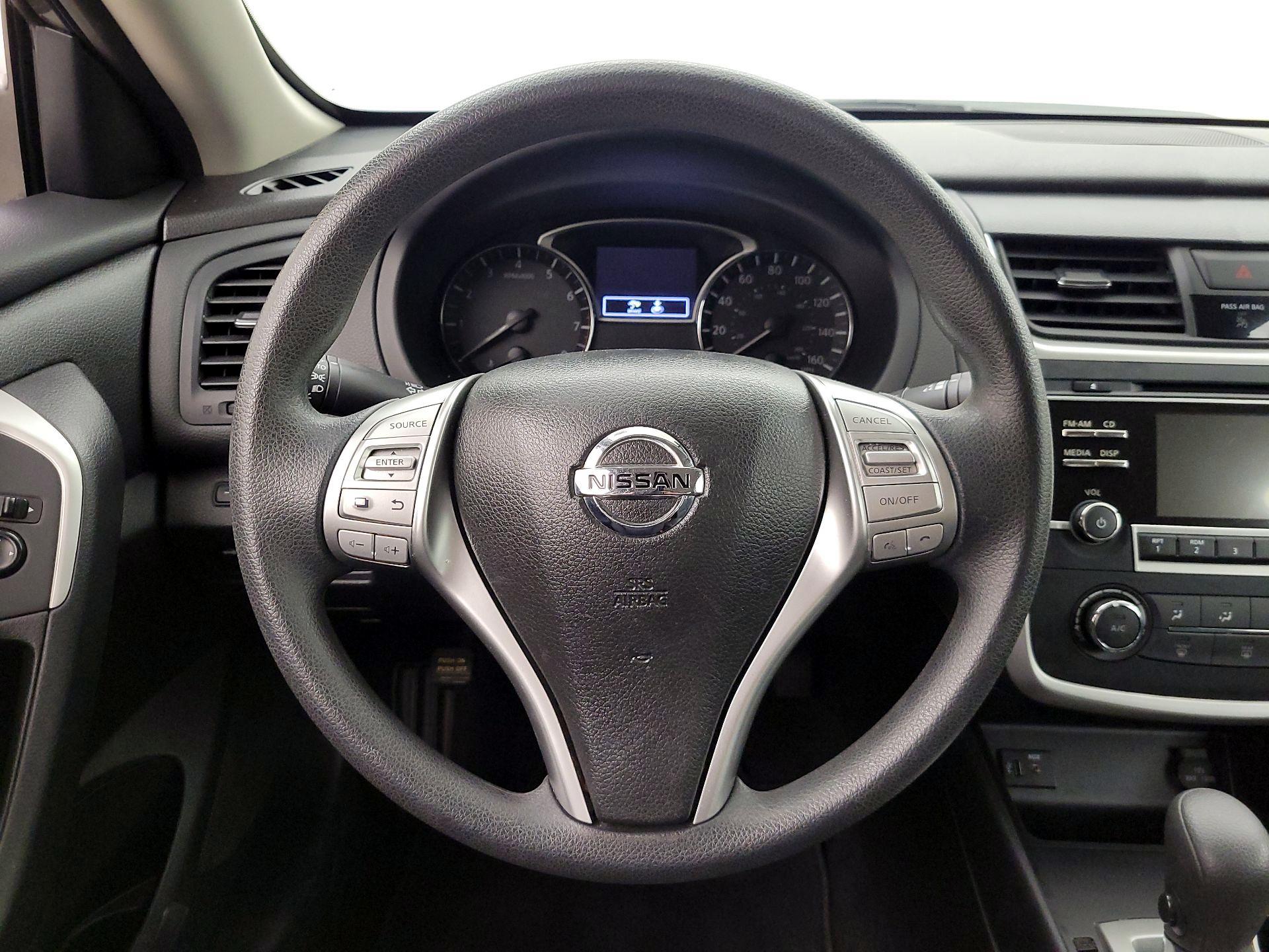 Thumbnail: 2016 Nissan Altima - 10