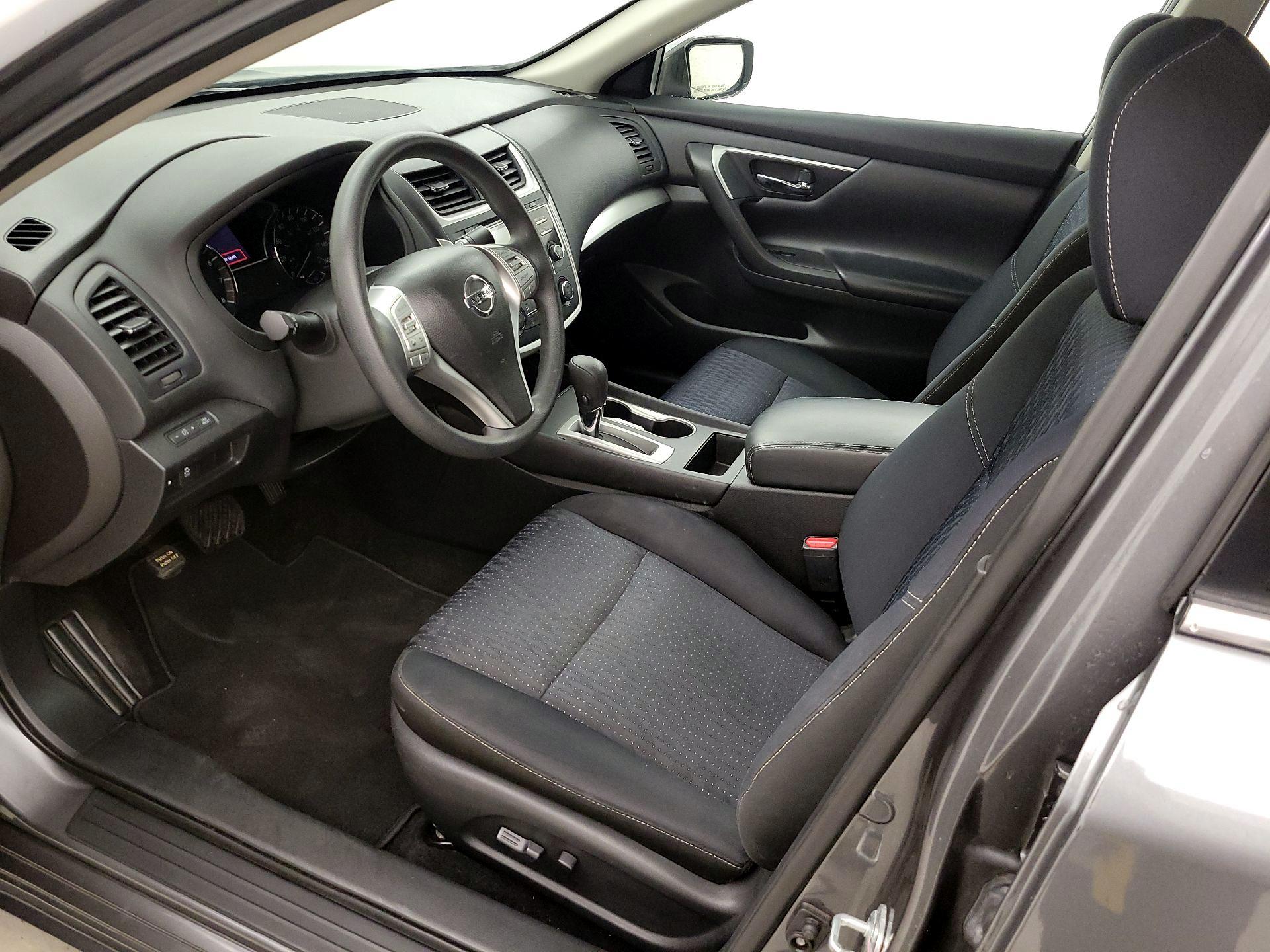 Thumbnail: 2016 Nissan Altima - 11