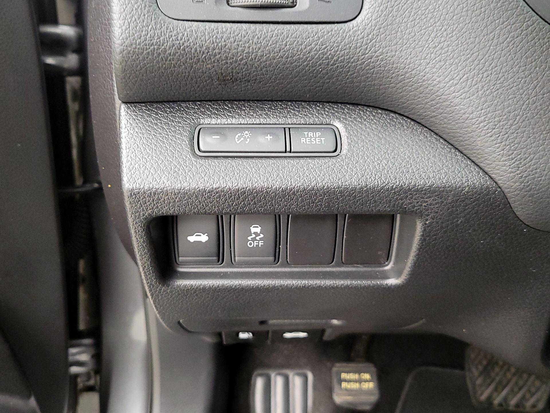 Thumbnail: 2016 Nissan Altima - 13