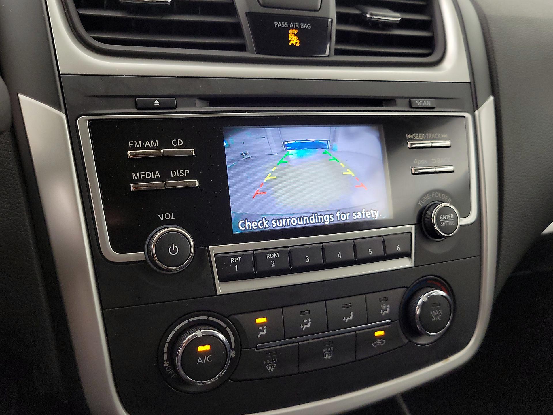 Thumbnail: 2016 Nissan Altima - 14