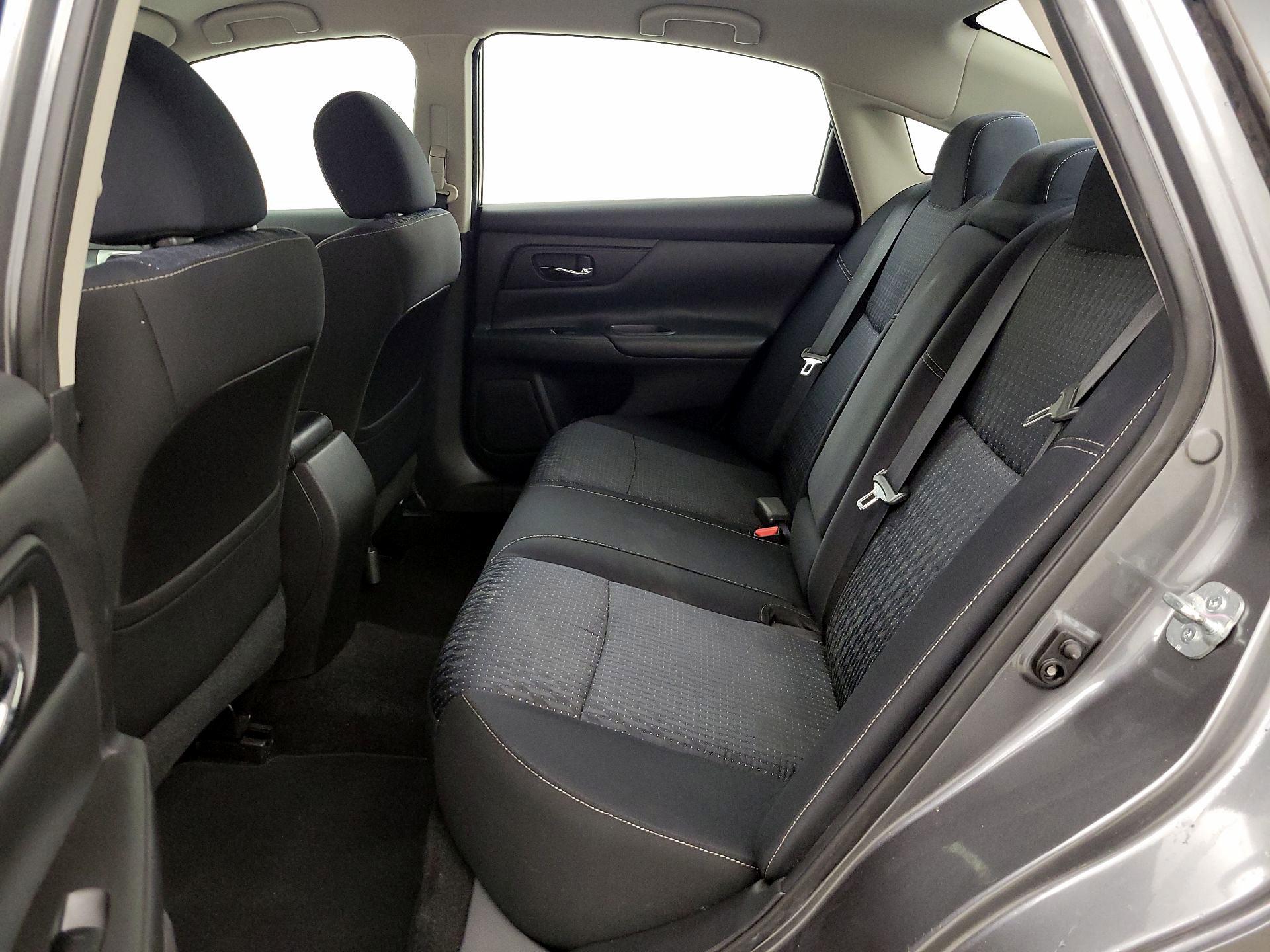 Thumbnail: 2016 Nissan Altima - 19