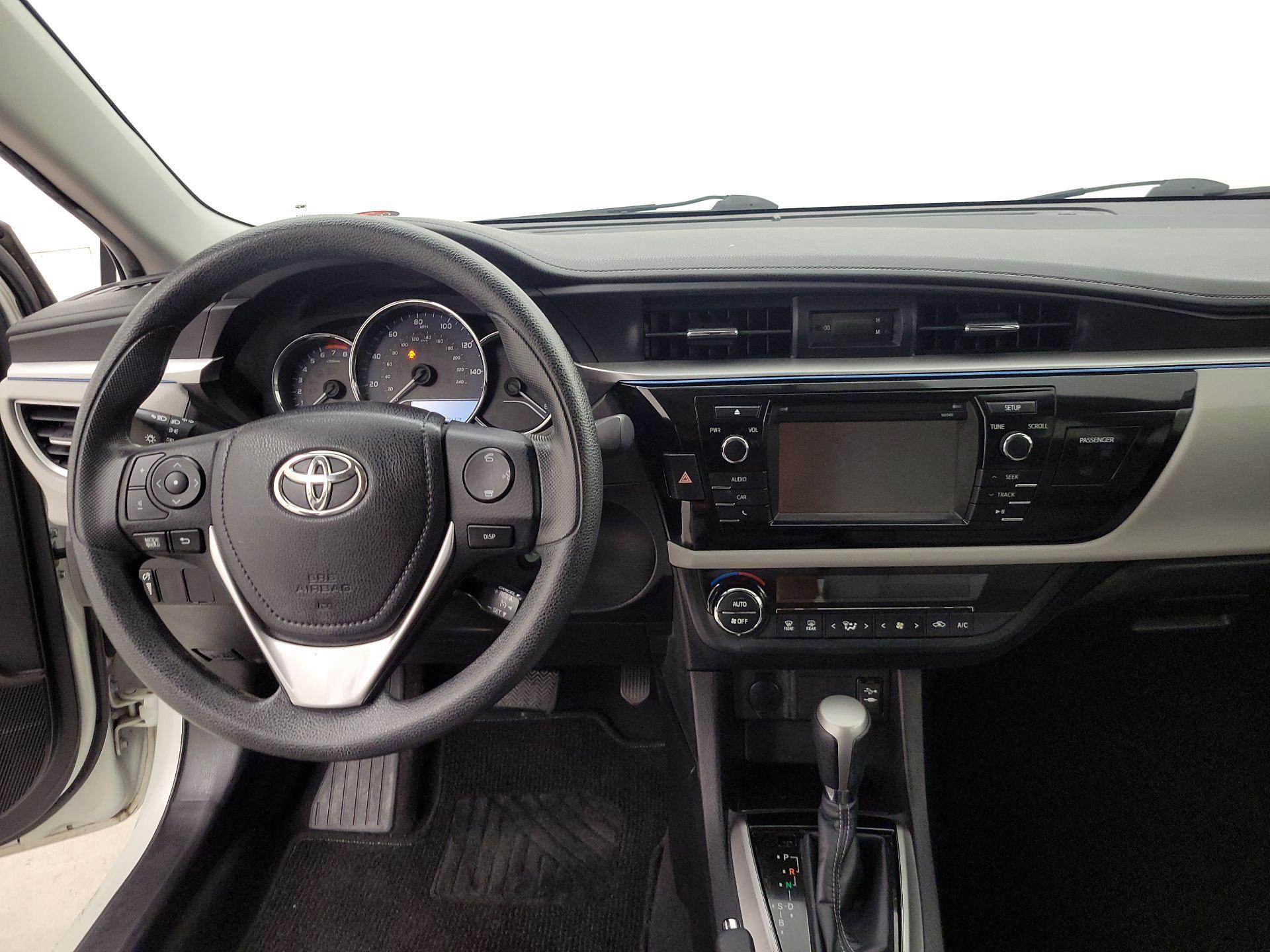 Thumbnail: 2015 Toyota Corolla - 9