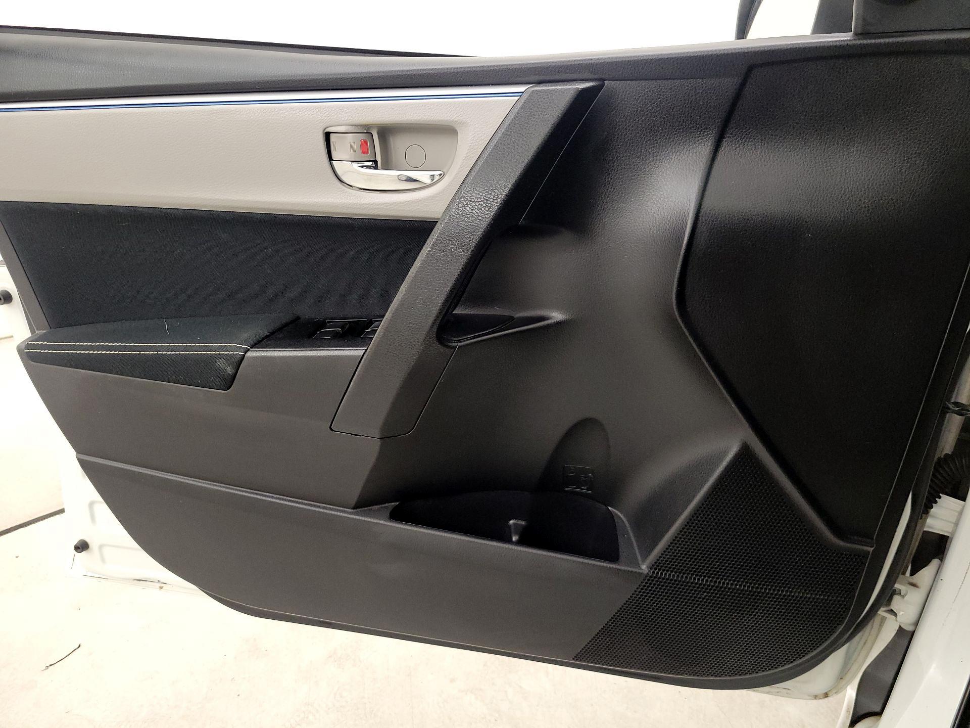 Thumbnail: 2015 Toyota Corolla - 12