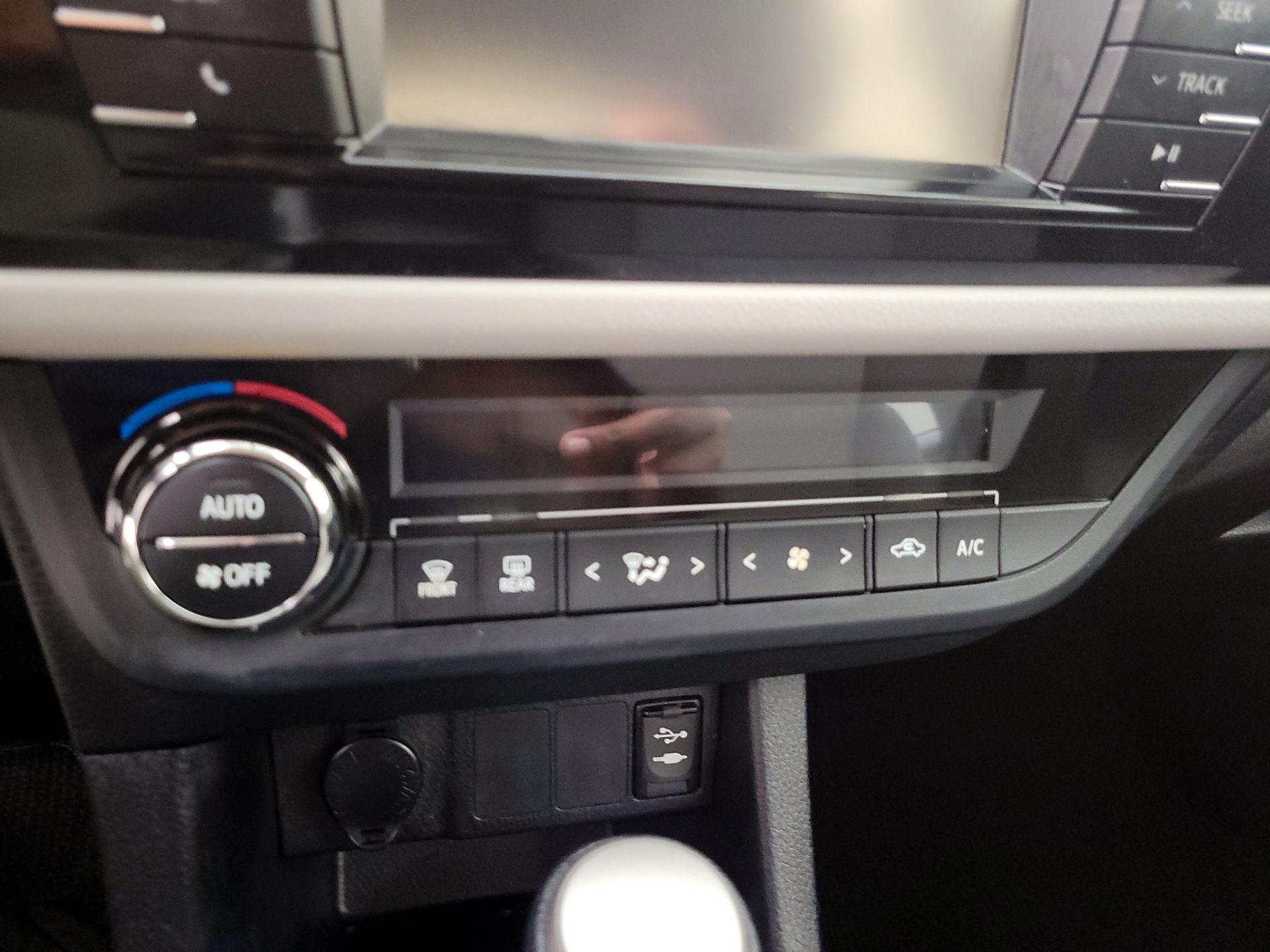 Thumbnail: 2015 Toyota Corolla - 16