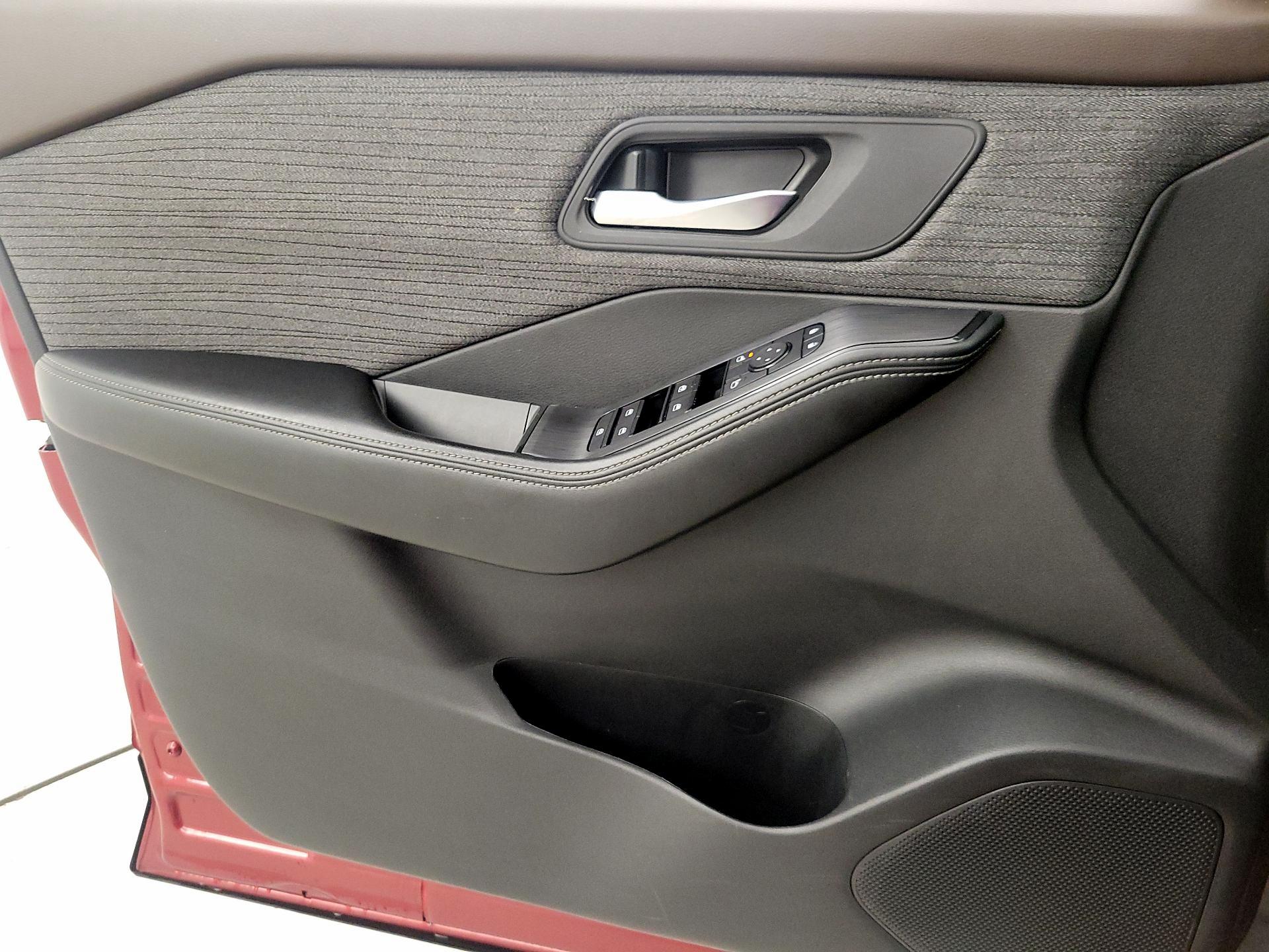 Thumbnail: 2023 Nissan Rogue - 12