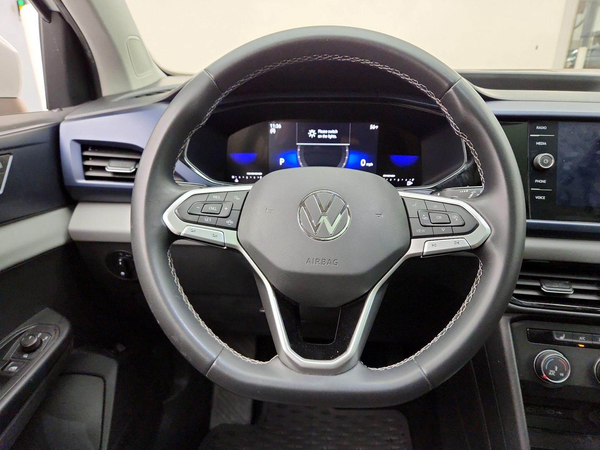 Thumbnail: 2022 Volkswagen Taos - 10