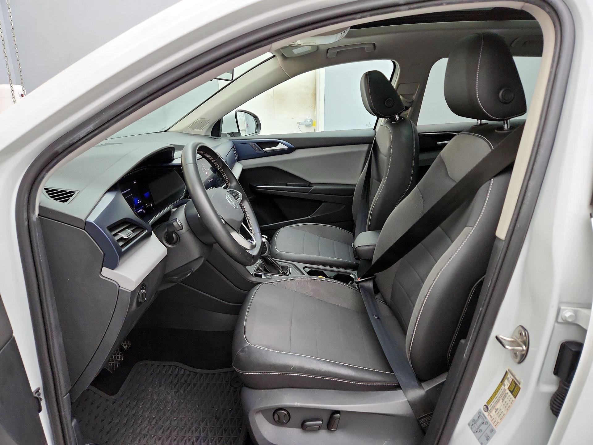 Thumbnail: 2022 Volkswagen Taos - 11