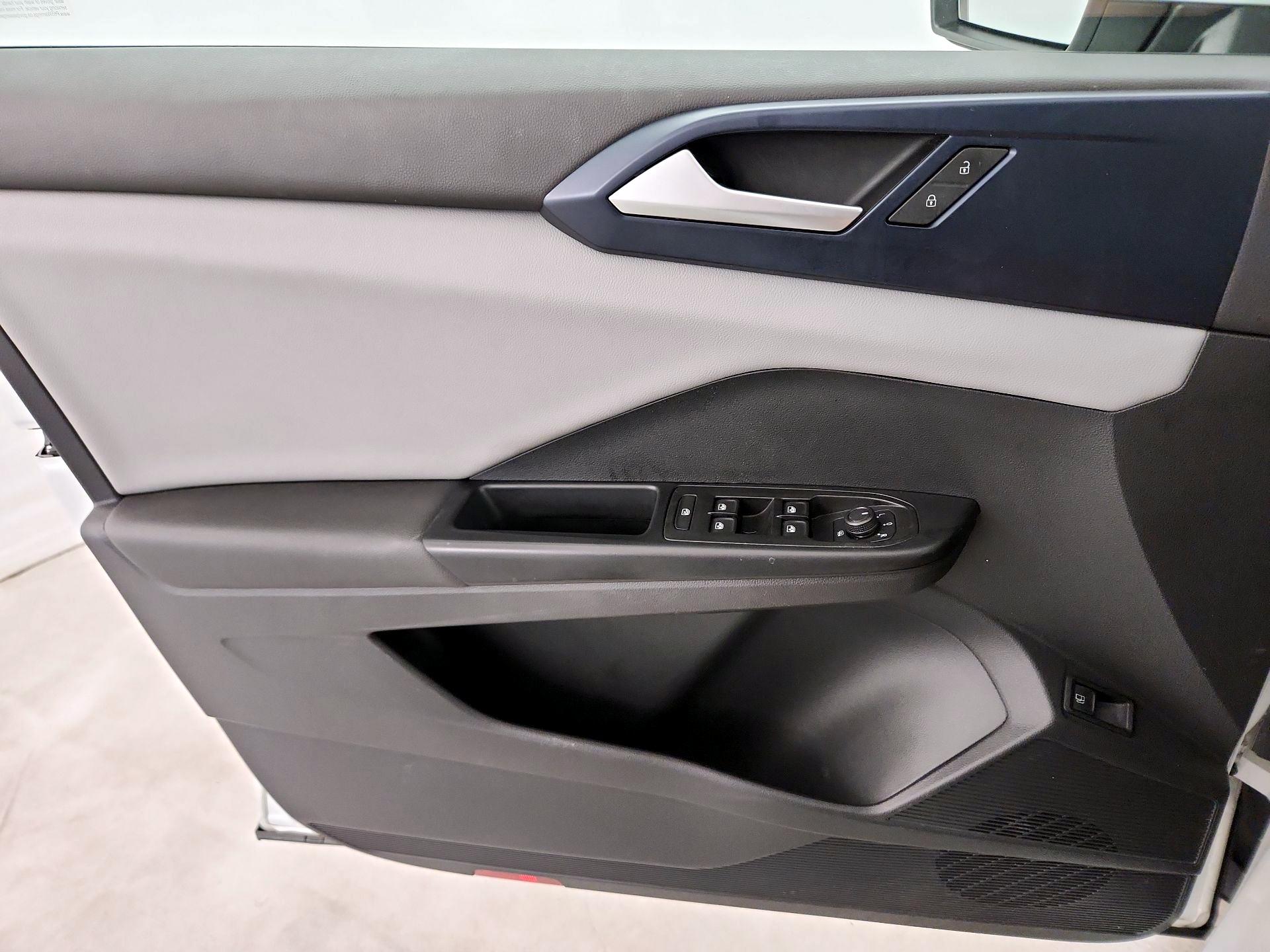 Thumbnail: 2022 Volkswagen Taos - 12