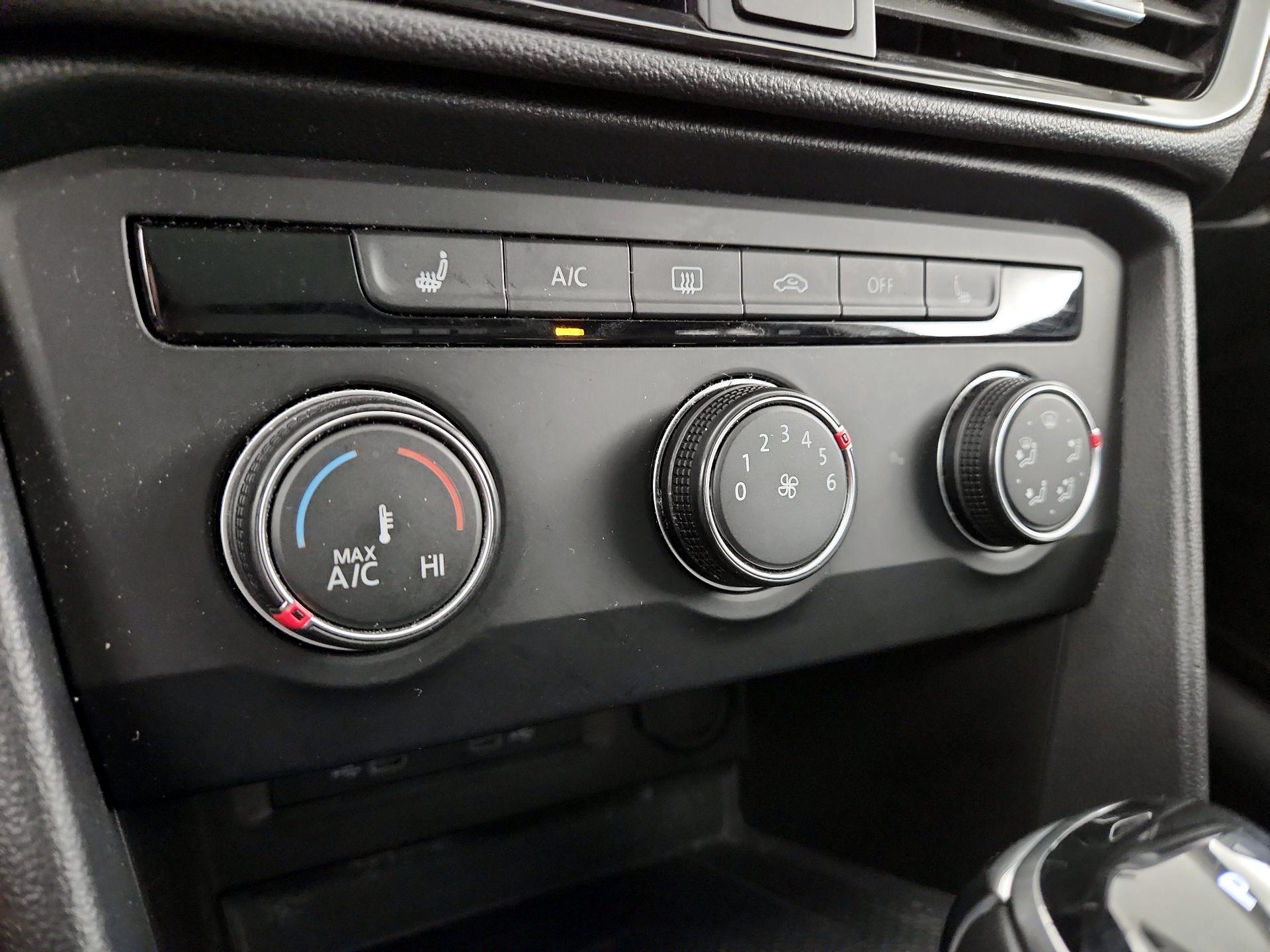 Thumbnail: 2022 Volkswagen Taos - 16