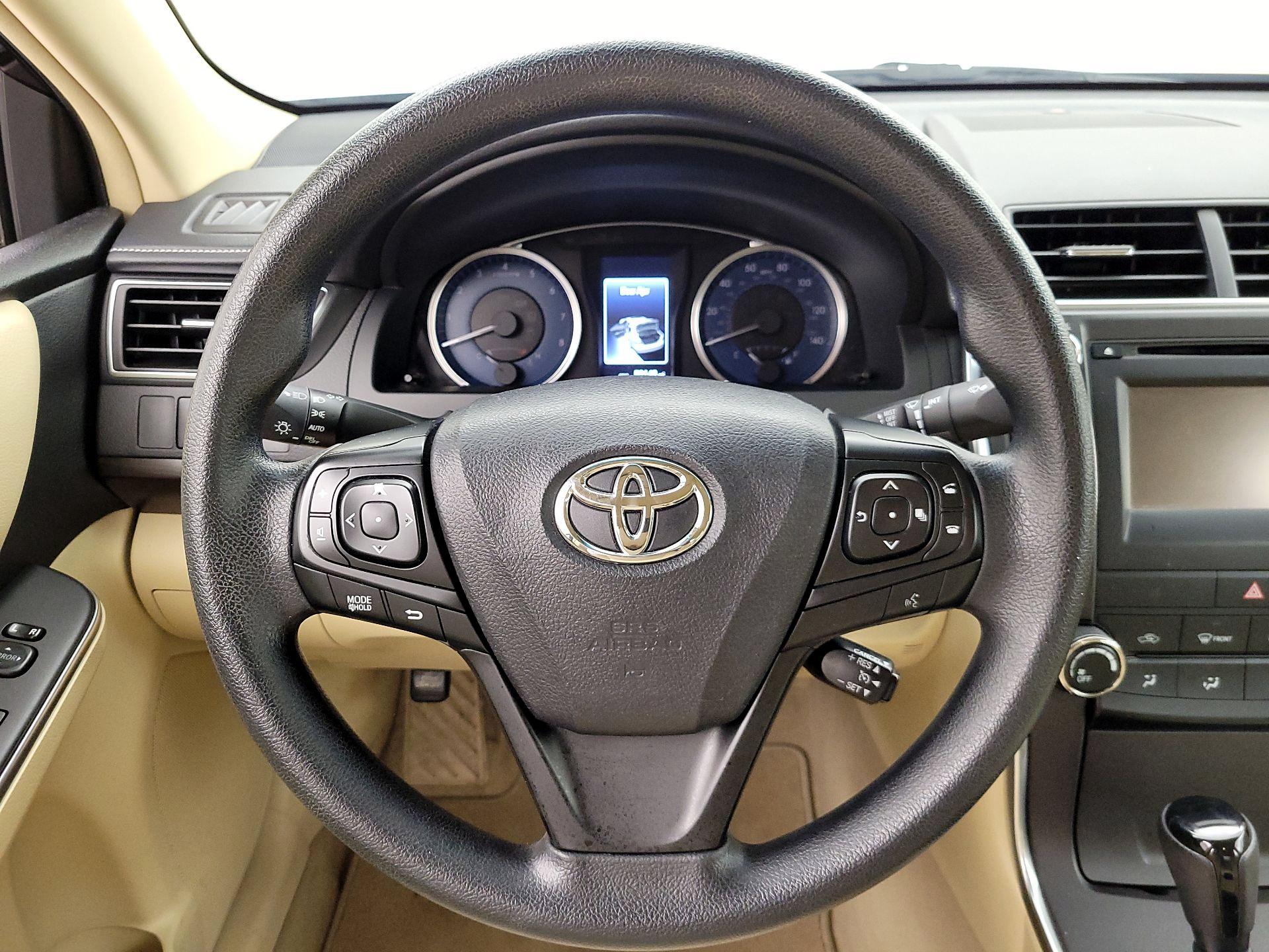 Thumbnail: 2016 Toyota Camry - 10