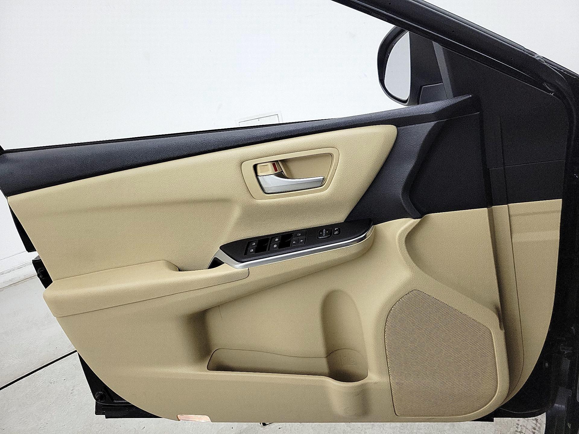 Thumbnail: 2016 Toyota Camry - 12