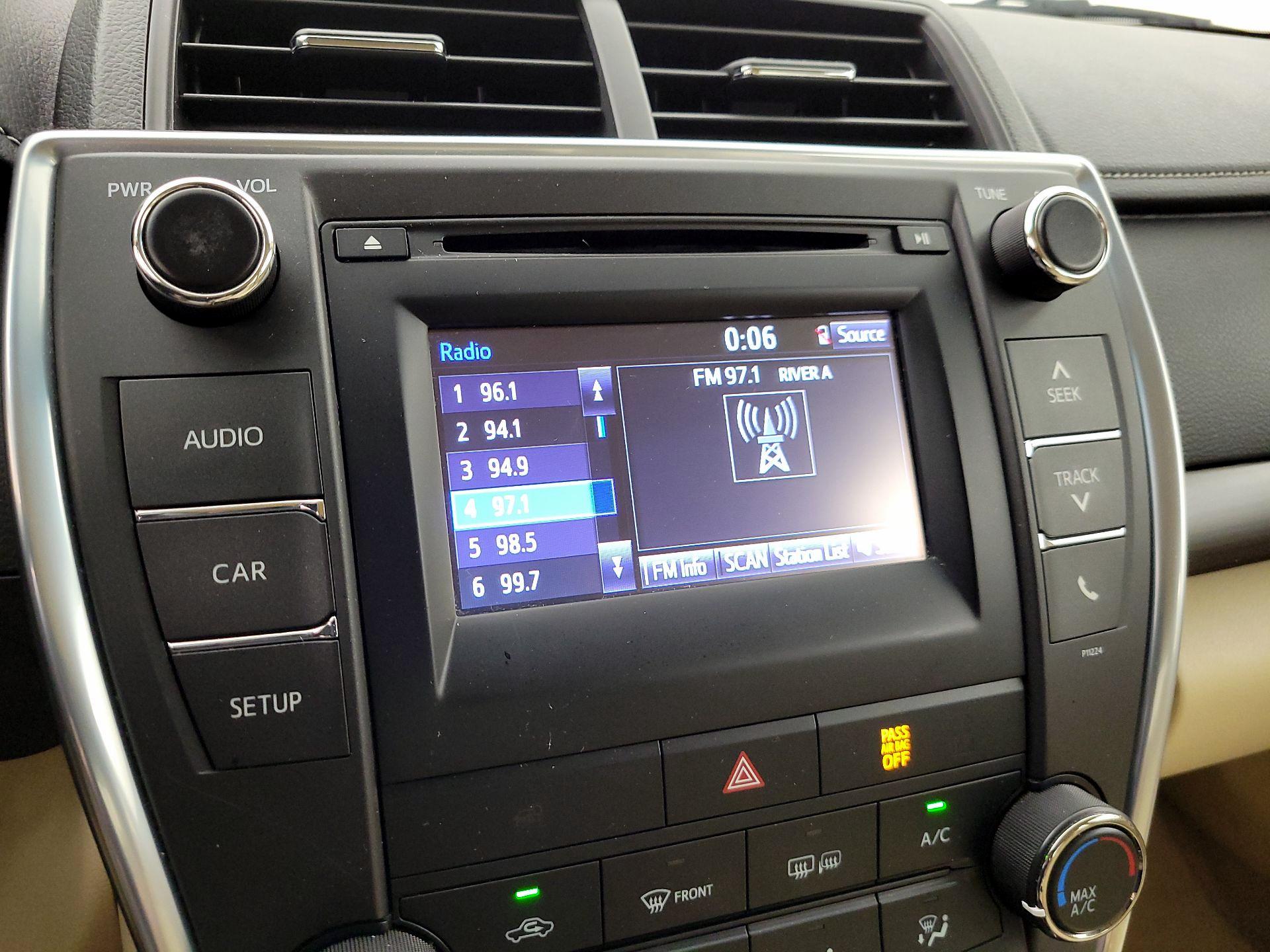 Thumbnail: 2016 Toyota Camry - 15
