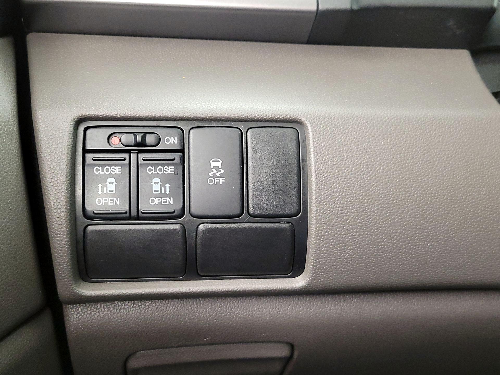Thumbnail: 2014 Honda Odyssey - 13