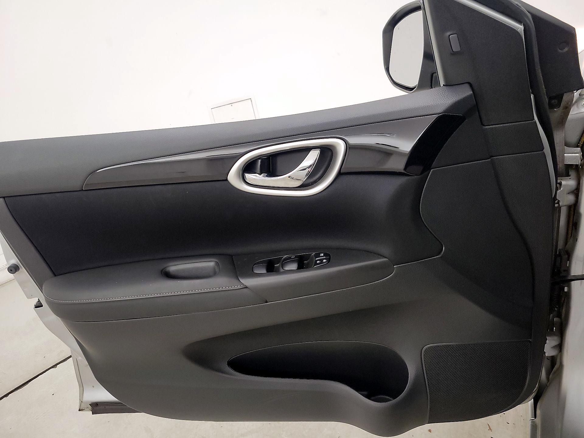 Thumbnail: 2019 Nissan Sentra - 12