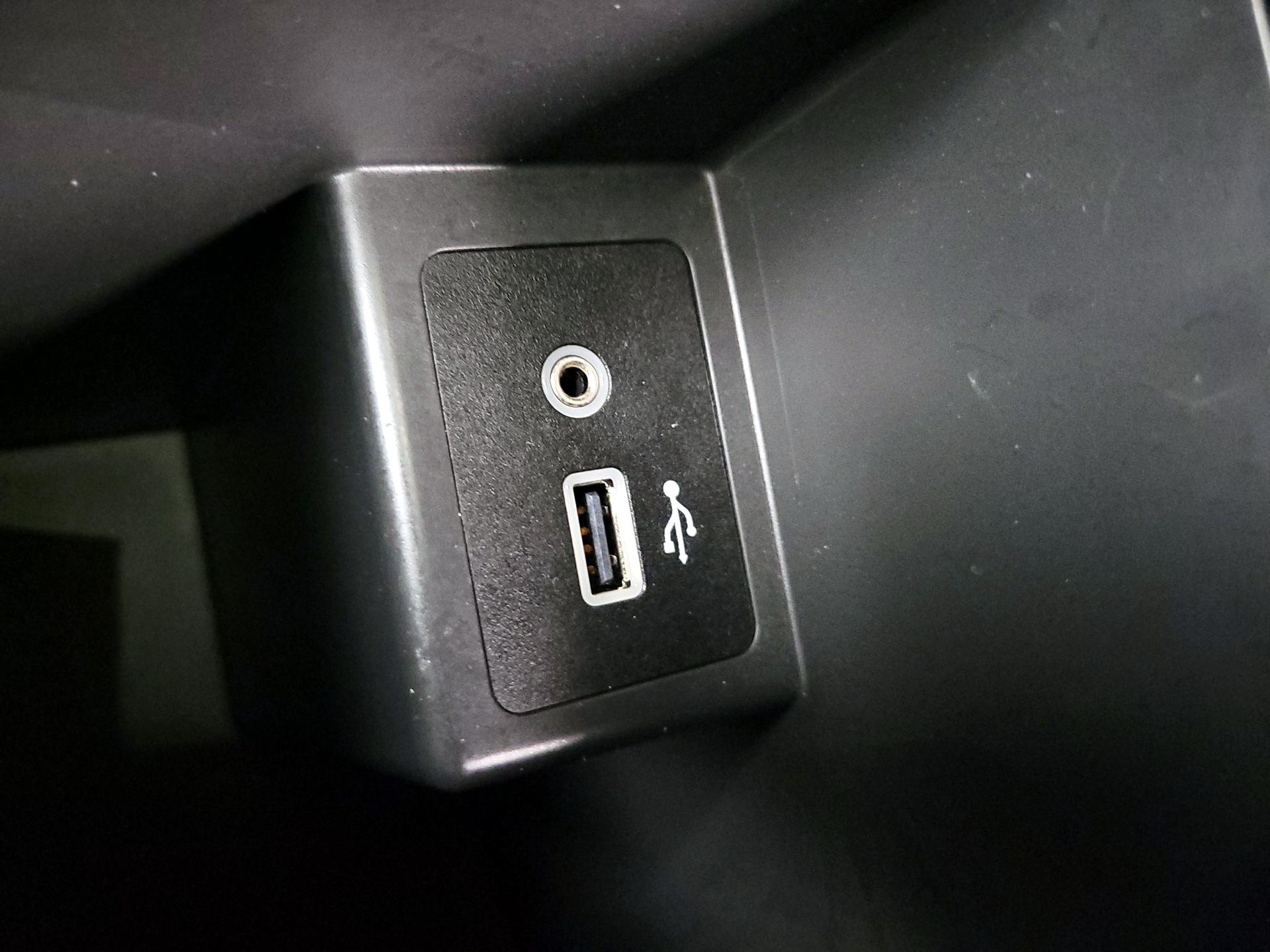 Thumbnail: 2019 Nissan Sentra - 18