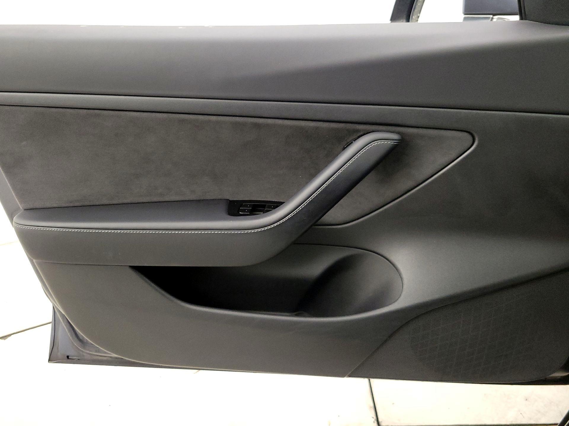 Thumbnail: 2020 Tesla Model 3 - 12