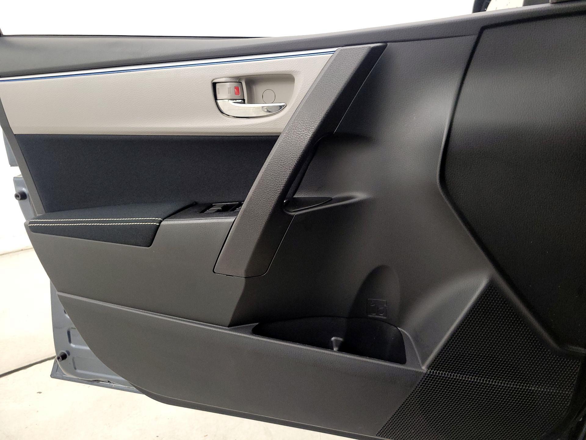 Thumbnail: 2015 Toyota Corolla - 12