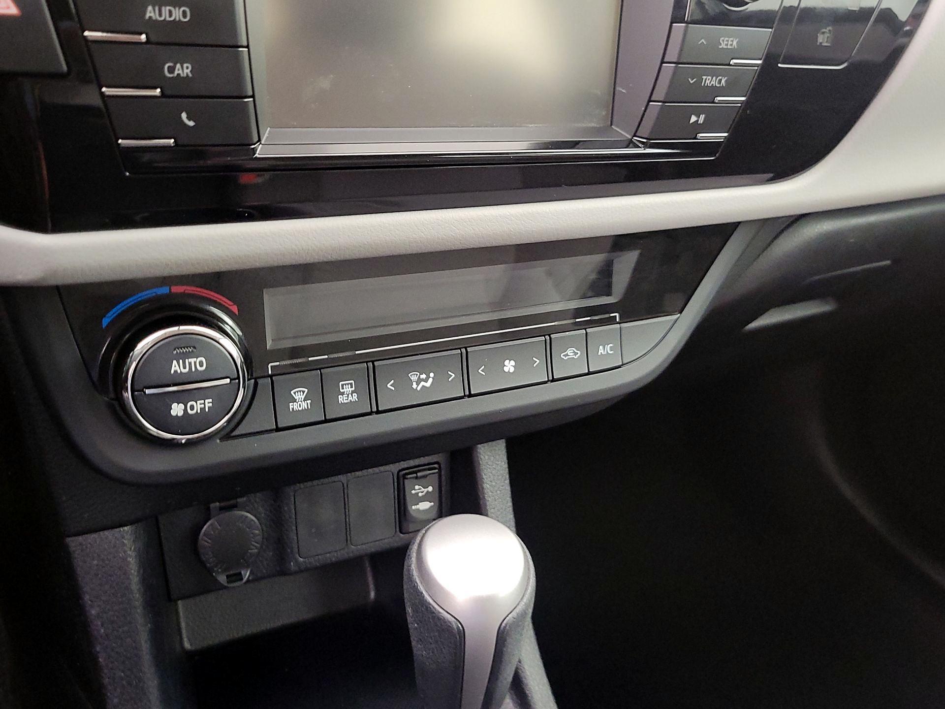 Thumbnail: 2015 Toyota Corolla - 16