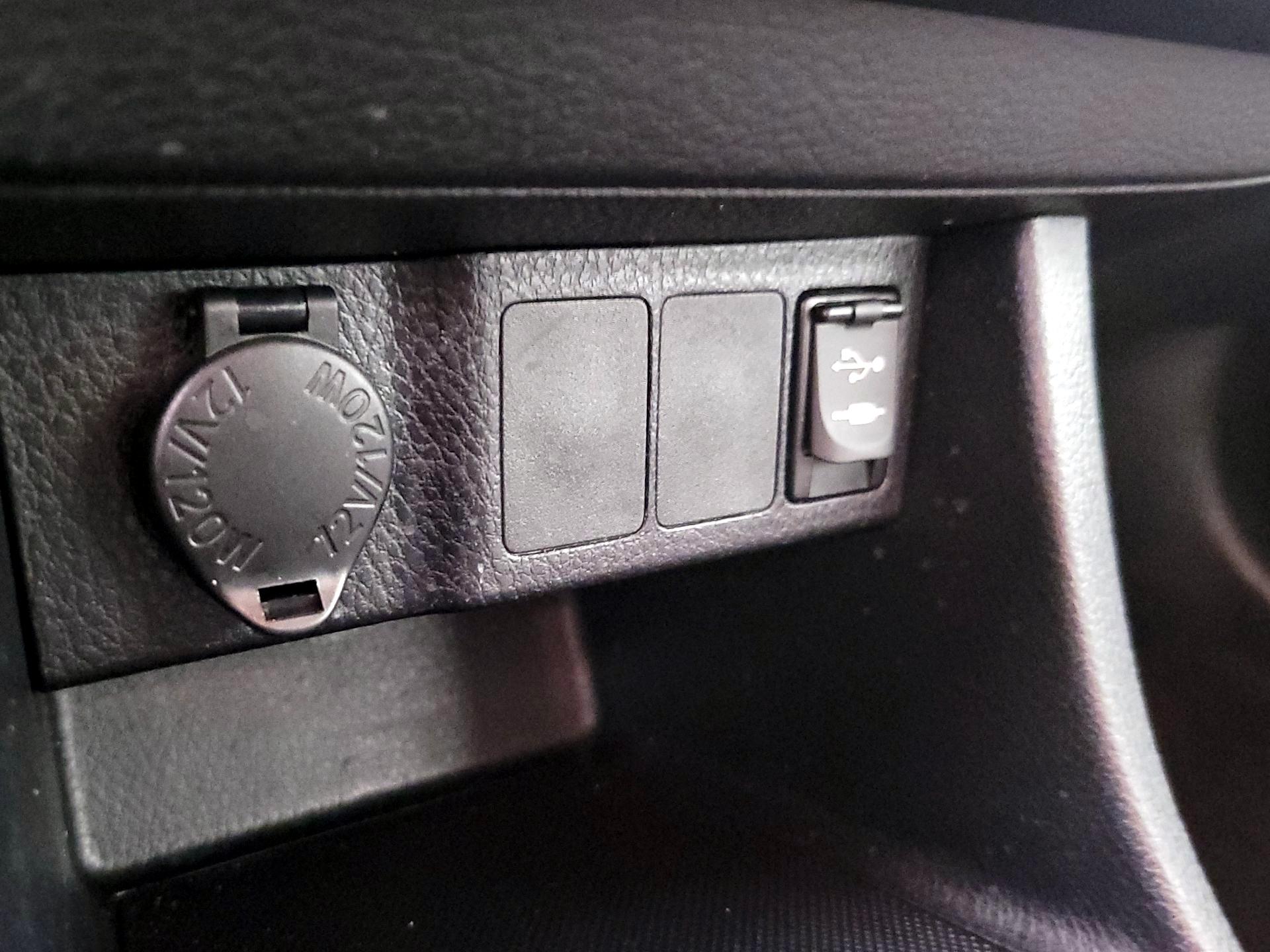 Thumbnail: 2015 Toyota Corolla - 18