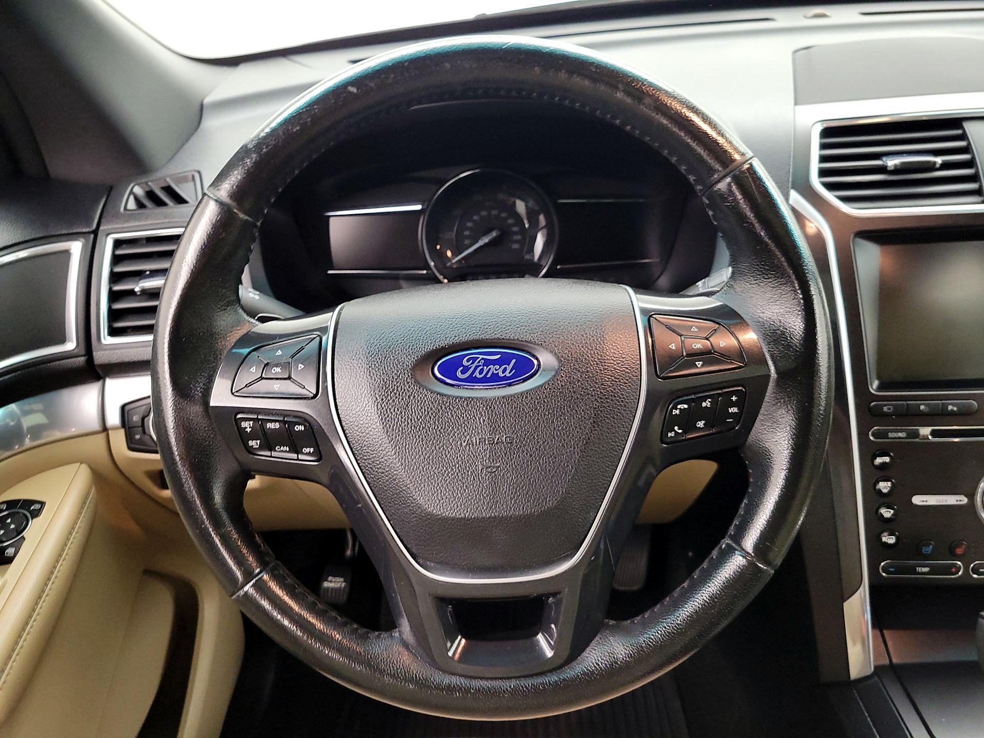 Thumbnail: 2016 Ford Explorer - 10