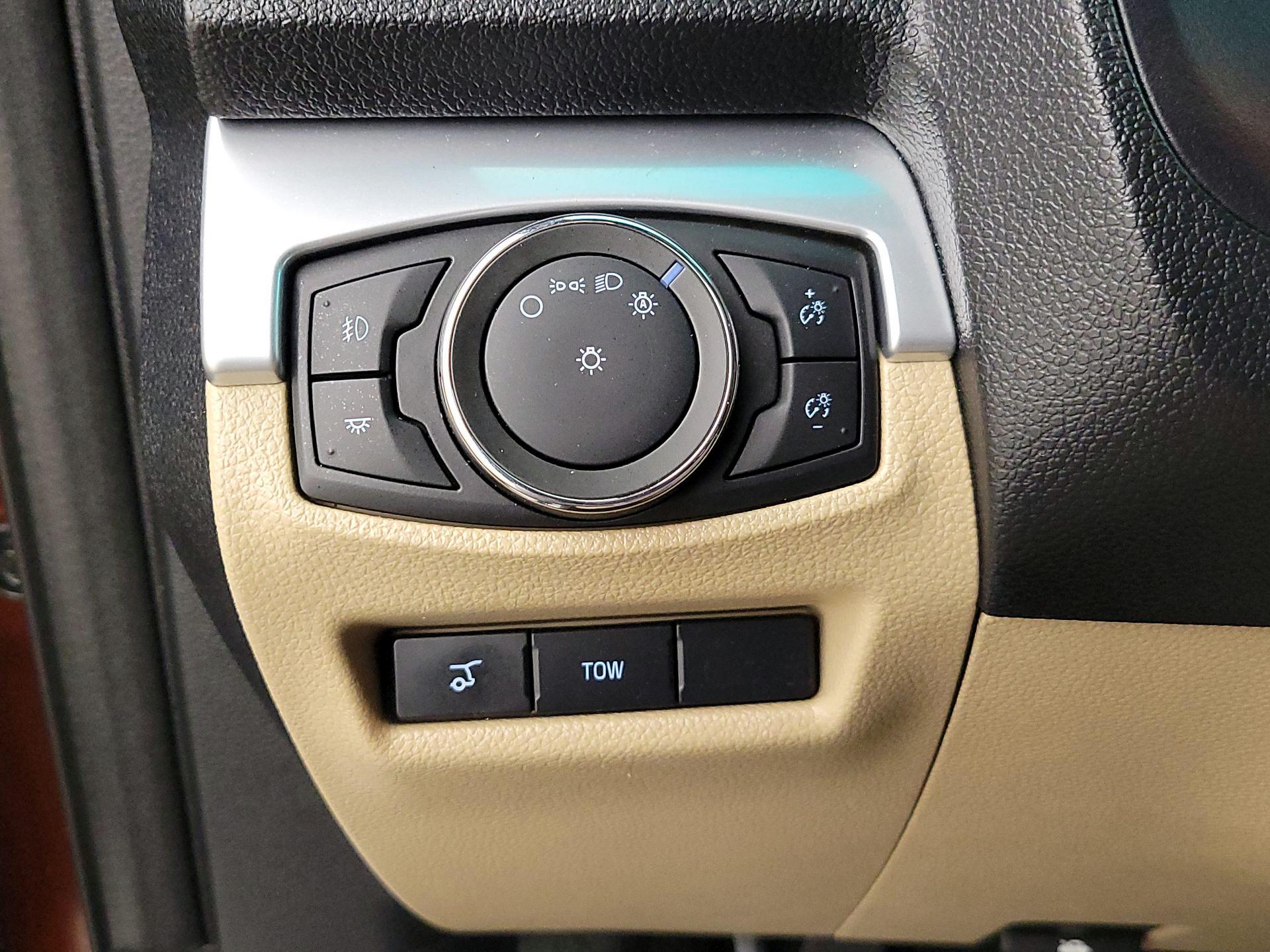 Thumbnail: 2016 Ford Explorer - 13